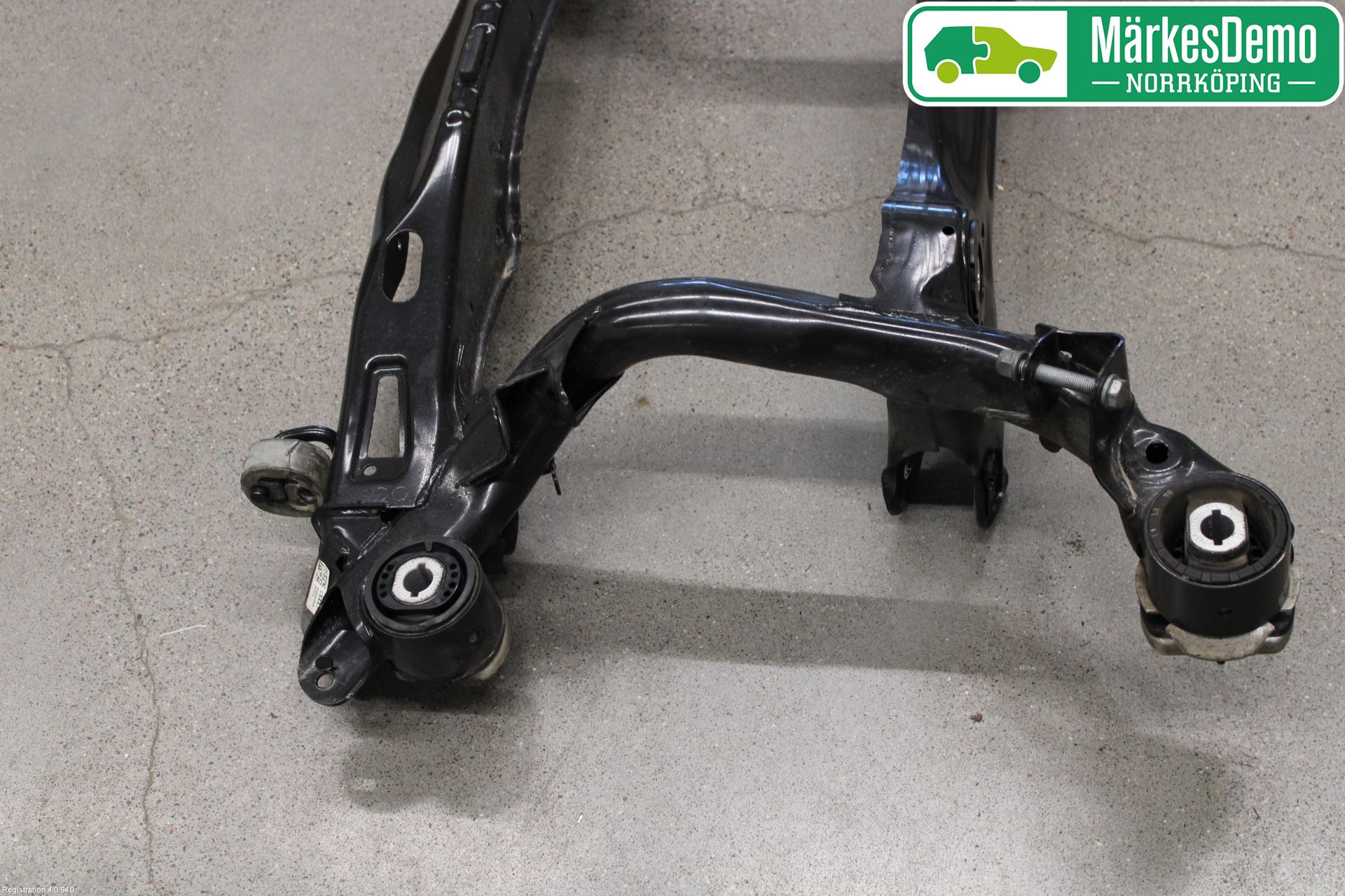 Audi A4/S4 B9 20- Bakaksel Feste Travers-Ramme