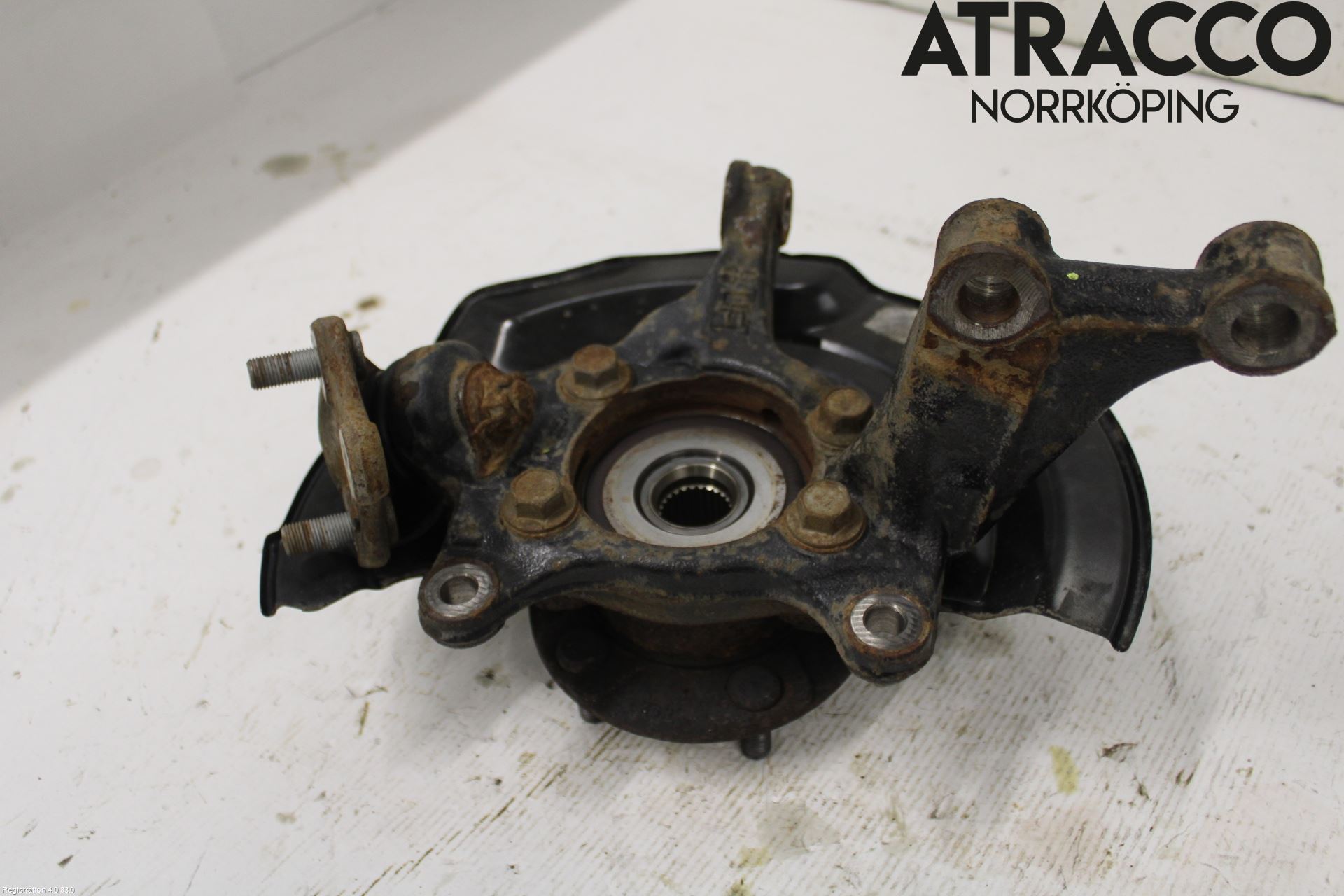 Toyota AURIS 13-19 Spindel Vf
