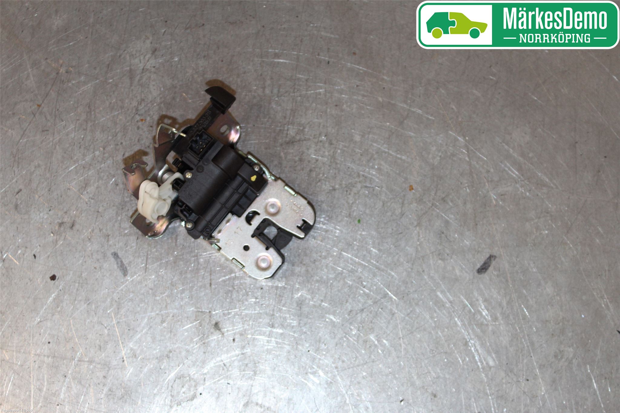 Audi A4/S4 B9 16-19 Bakluke-Lokk Låsekasse
