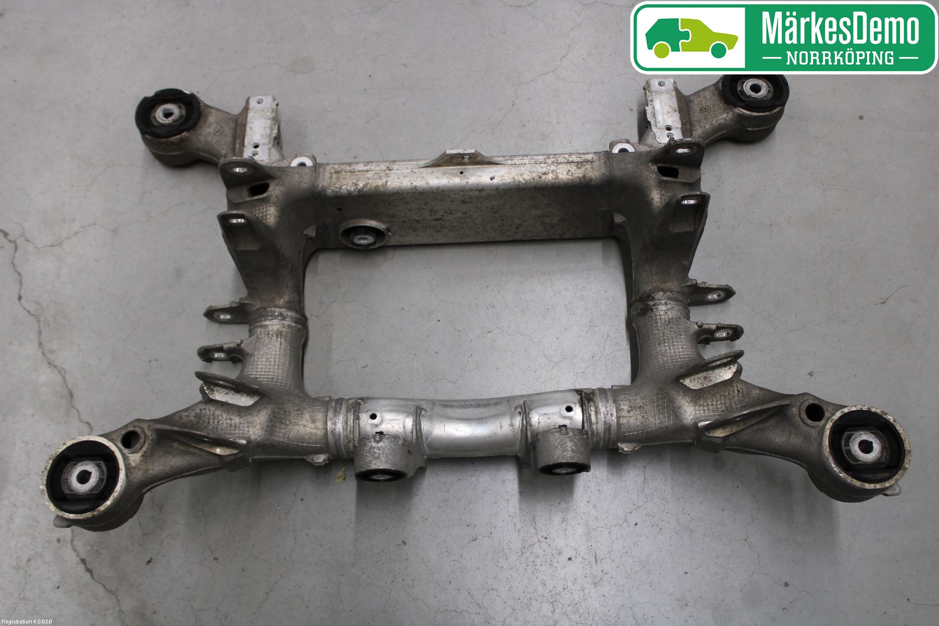 BMW 5 F10/F11/F18 09-17 Bakaksel Feste Travers-Ramme
