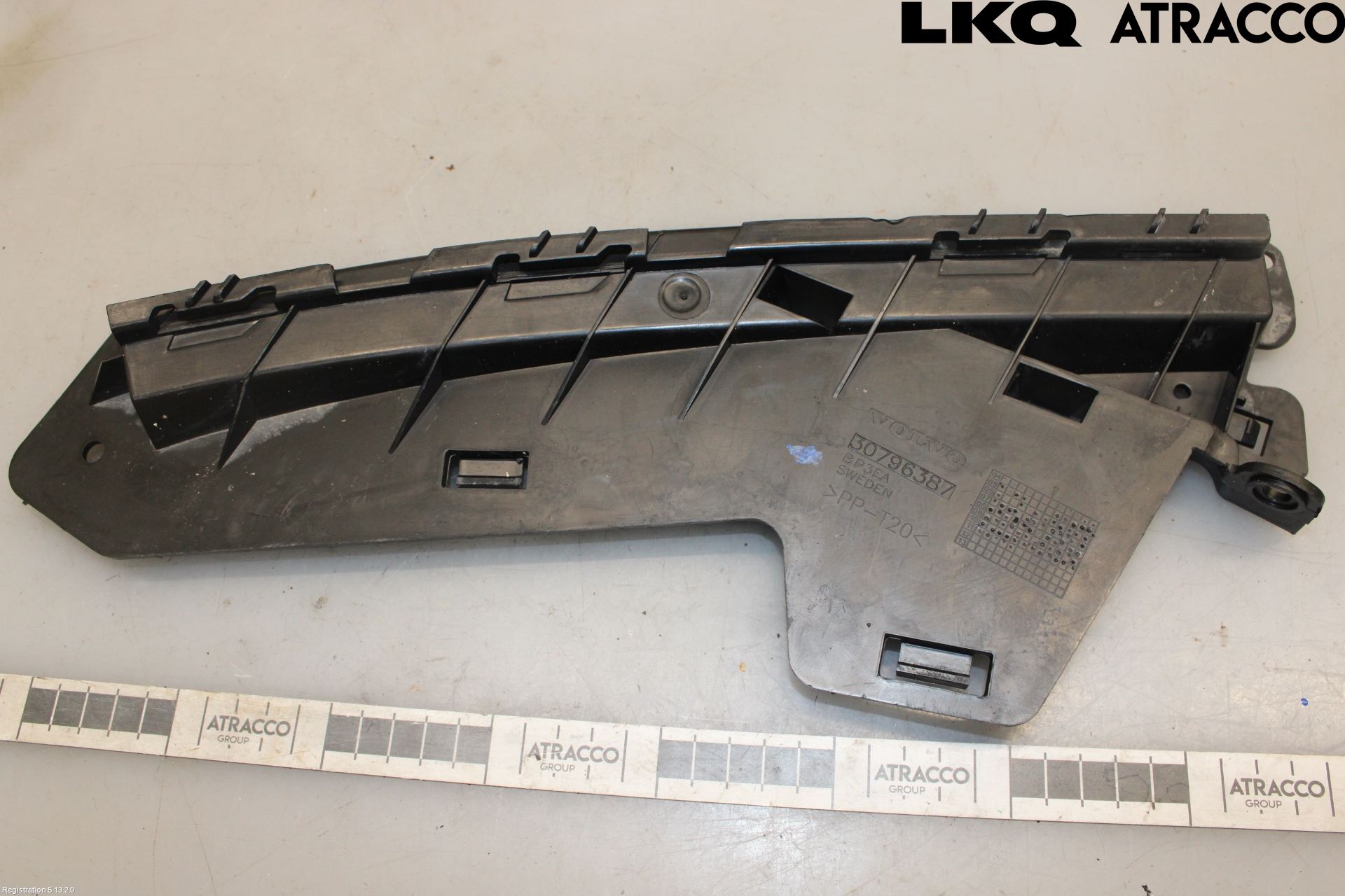 Volvo XC70 08-13 Frontlykt Holder-Feste
