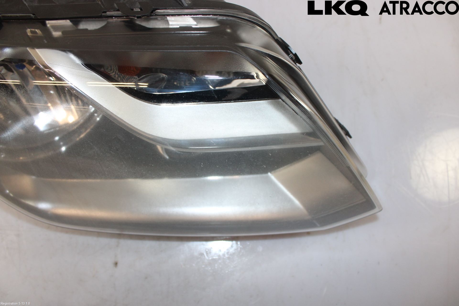 Volkswagen VW AMAROK 2H 10-22 Frontlykt Høyre