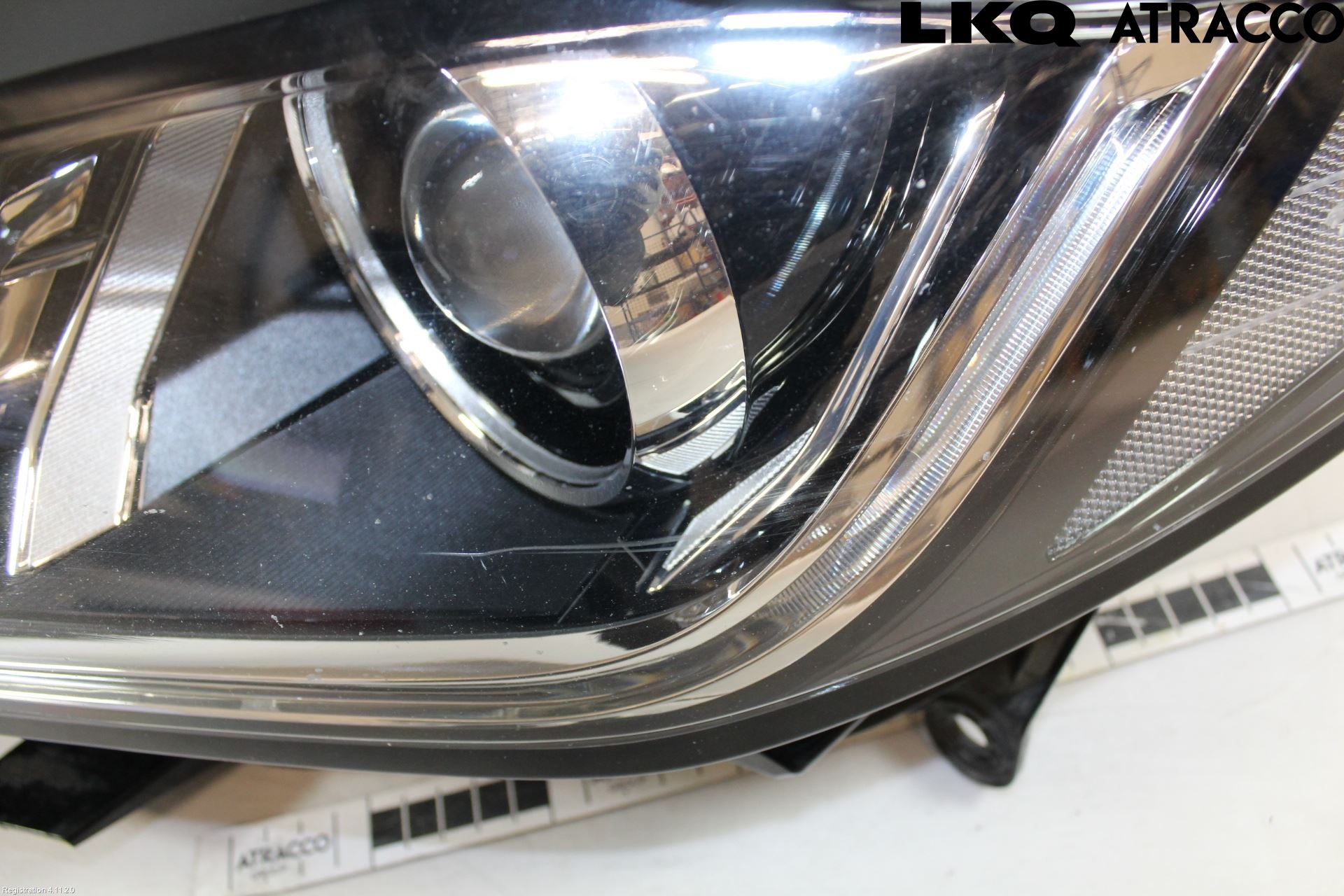 Jaguar XE (X760) 15-24 Frontlykt Venstre