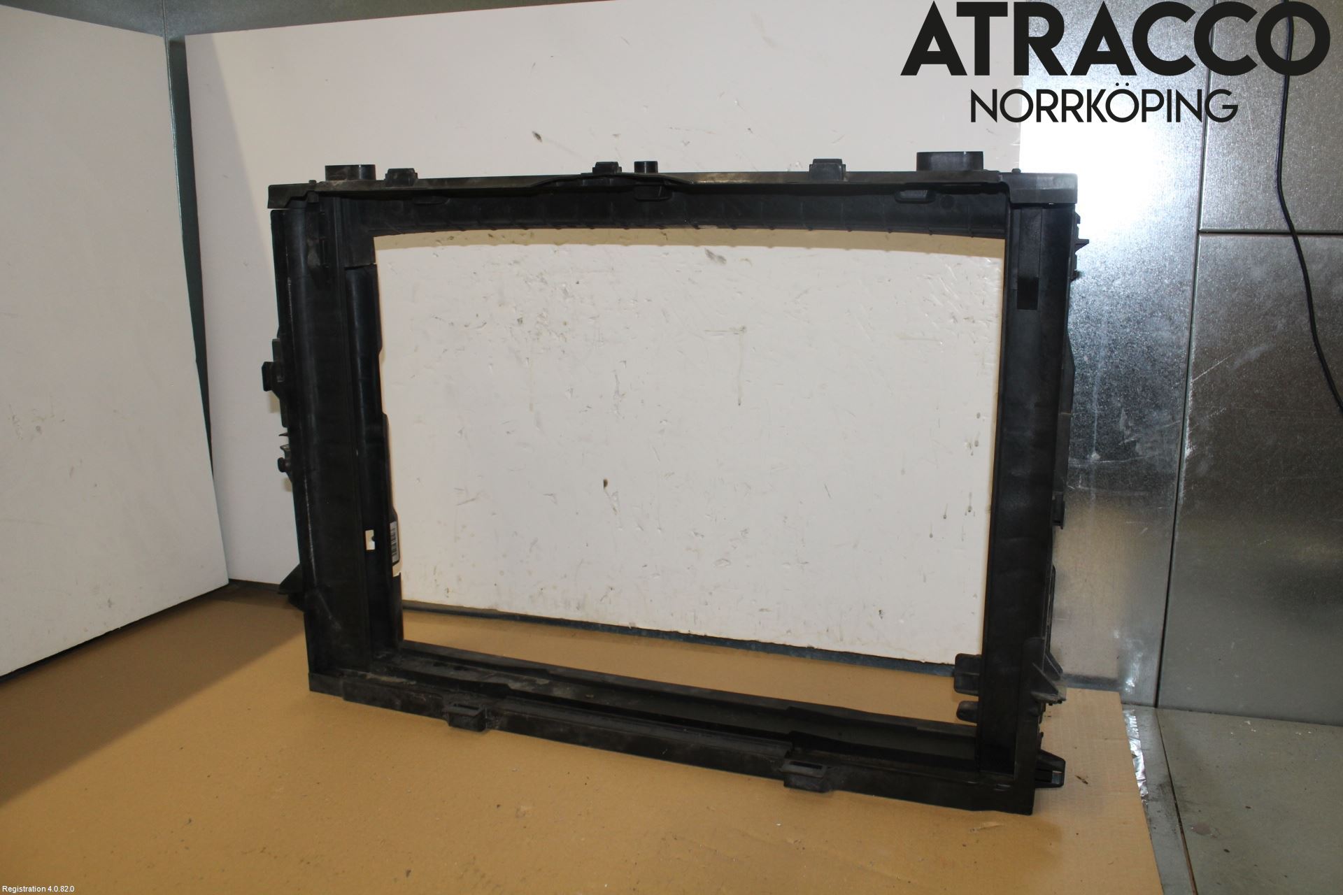 BMW 5 E60/61 Sed/Tou 02-10 Radiator Feste - Ramme - Bjelk