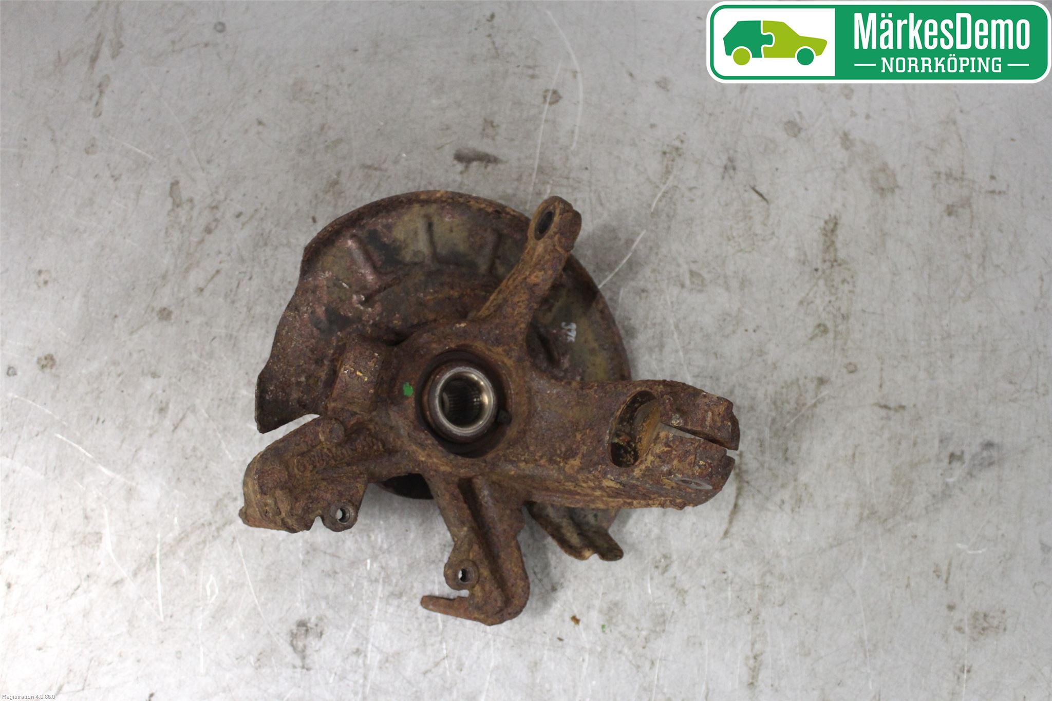Volkswagen VW POLO 10-17 Spindel Vf