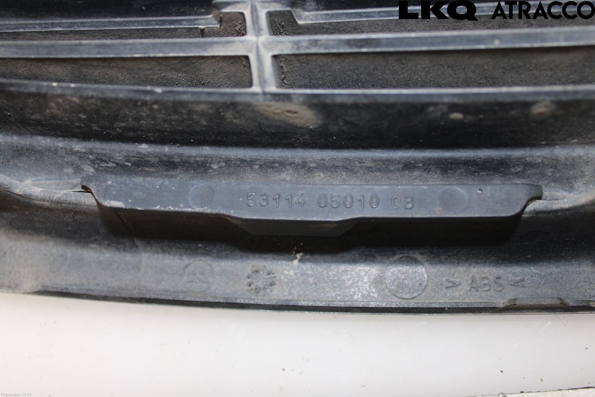 Toyota AVENSIS 98-02 Grill Komplett