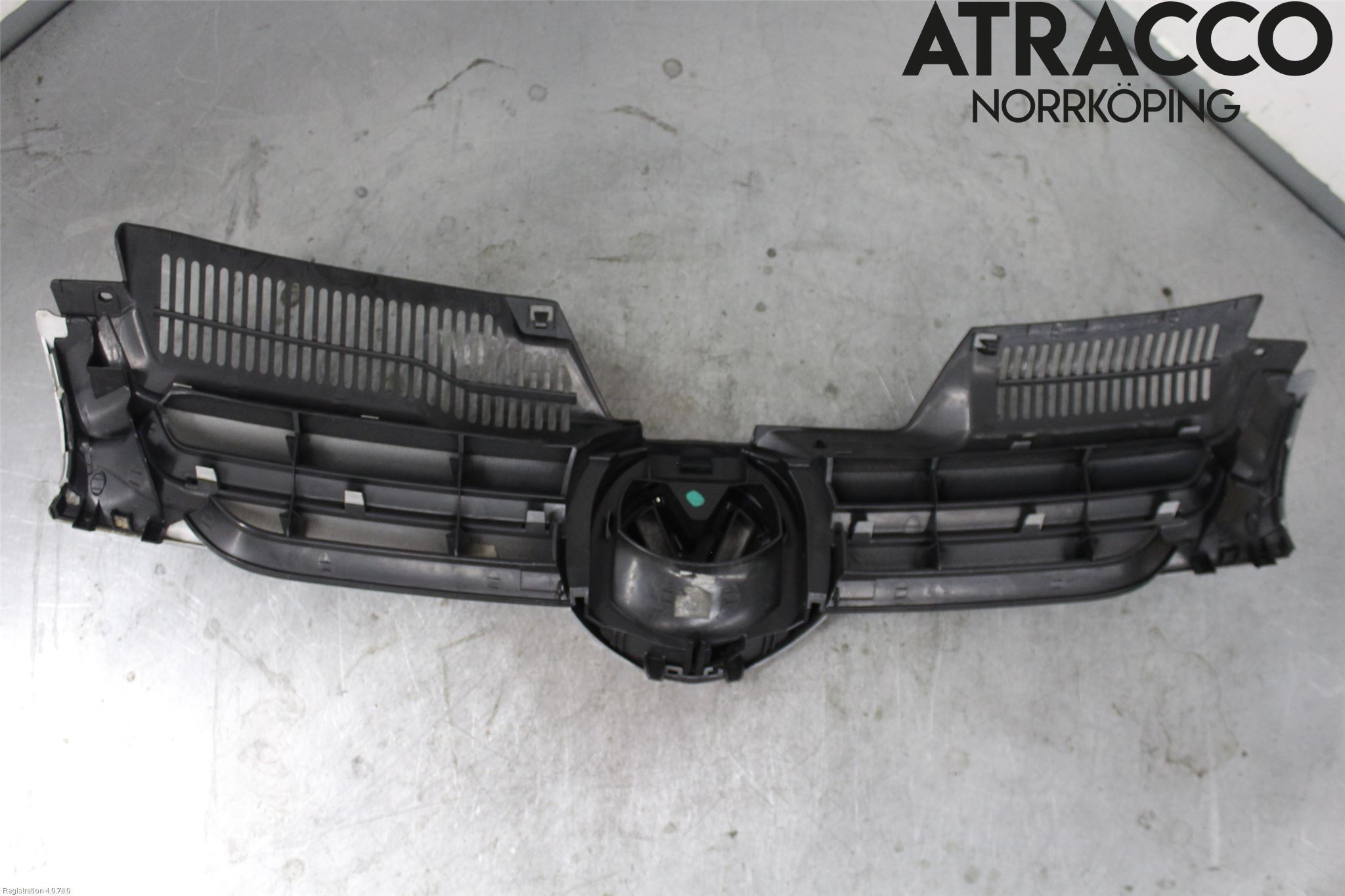 Volkswagen VW GOLF V 04-09 Grill Komplett