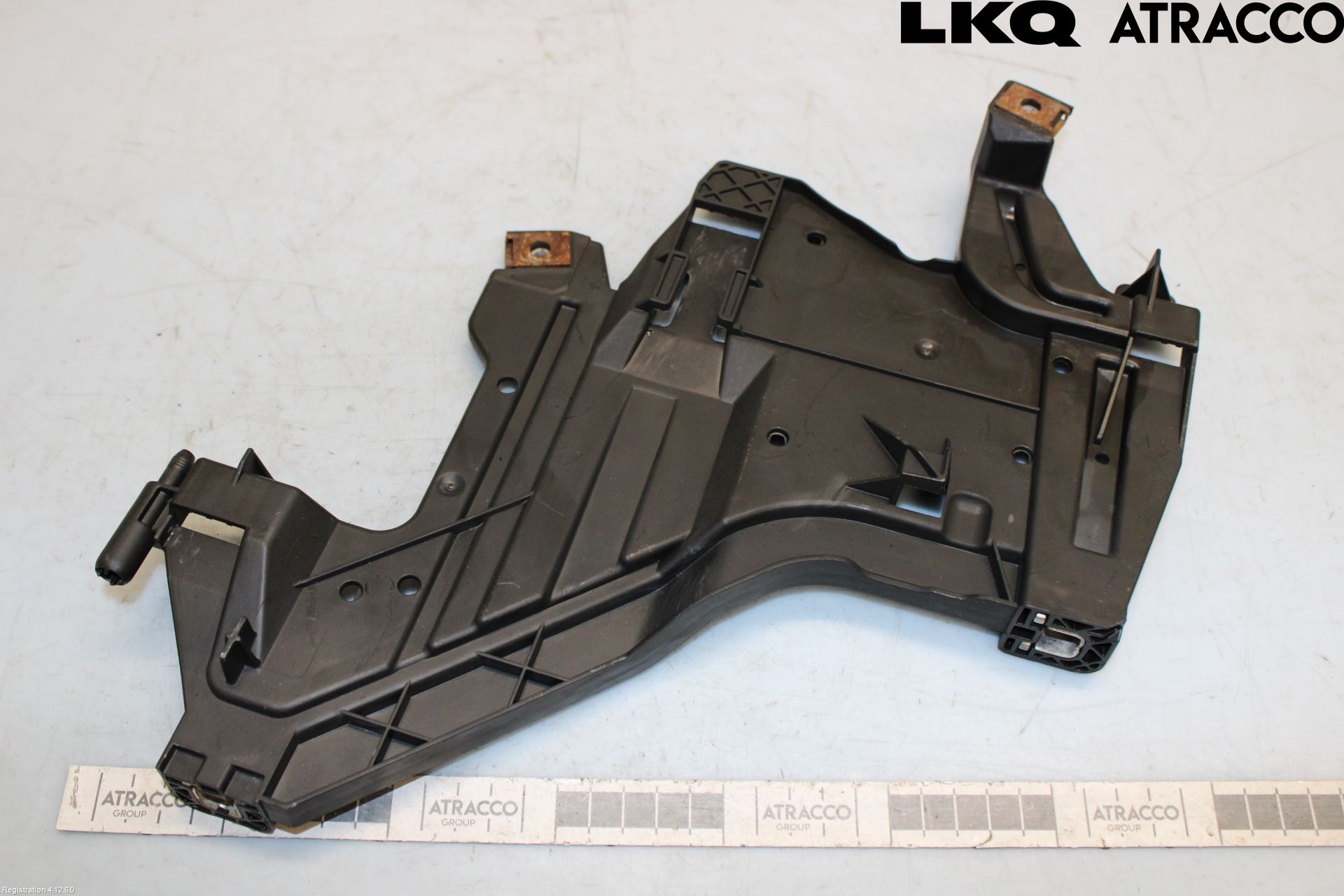Audi A4/S4 08-11 Frontlykt Holder-Feste