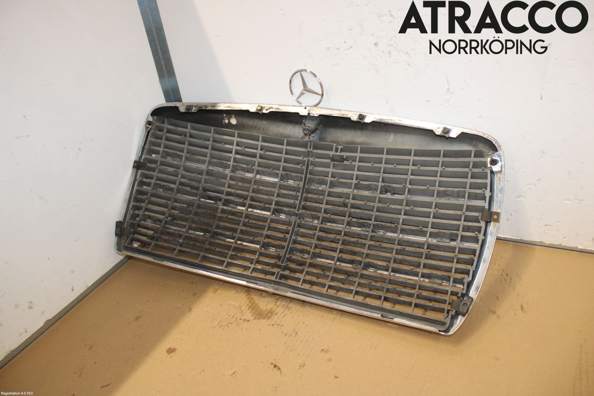 Mercedes-Benz MB 200-300  (W123) 76-86 Grill Komplett