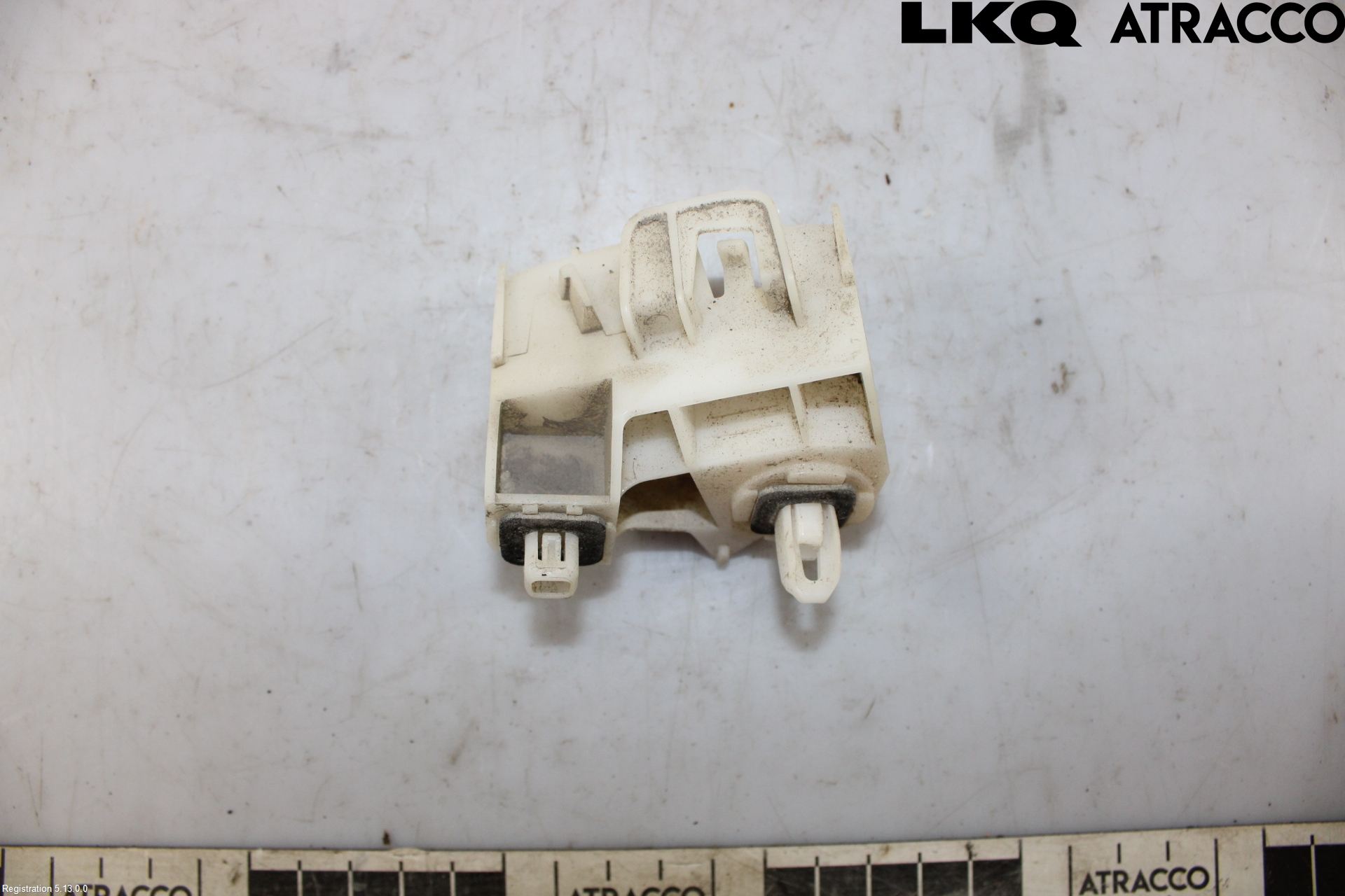 Toyota YARIS XP130 12-14 Støtfangerfeste Bak Venstre