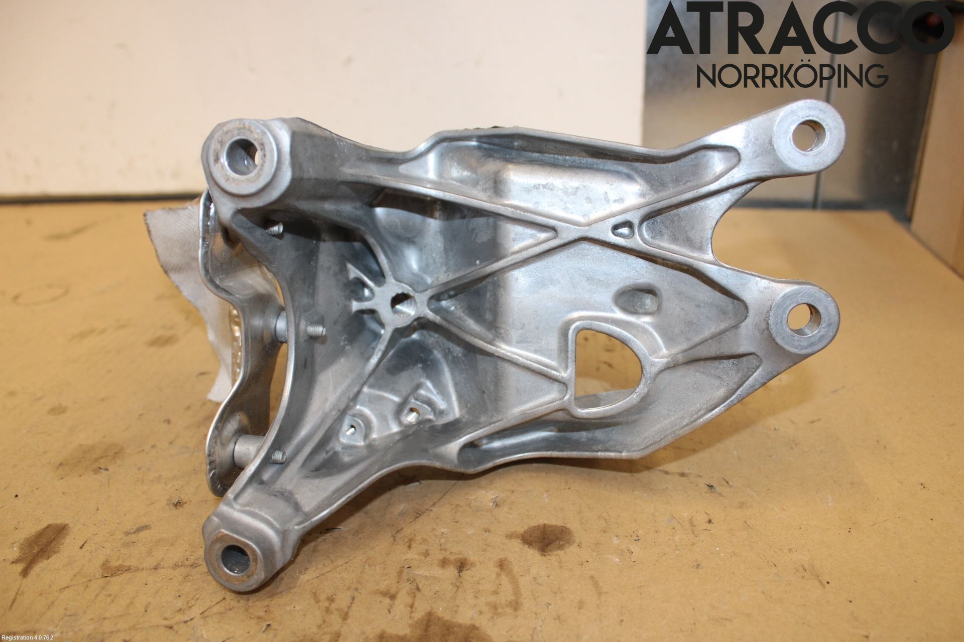 Audi A6 F2/C8 19- Motor Feste Stål-Alu