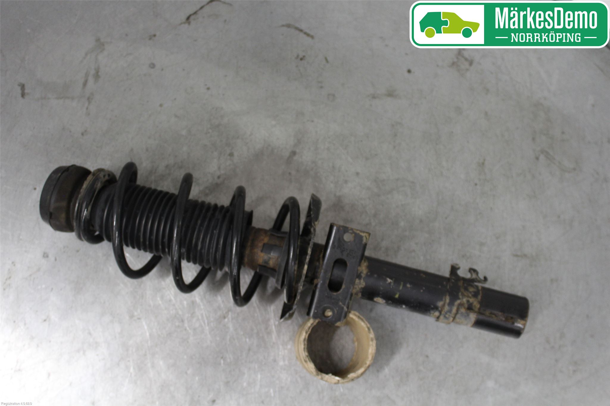 Volkswagen VW POLO 10-17 Fjærbein Foran Høyre