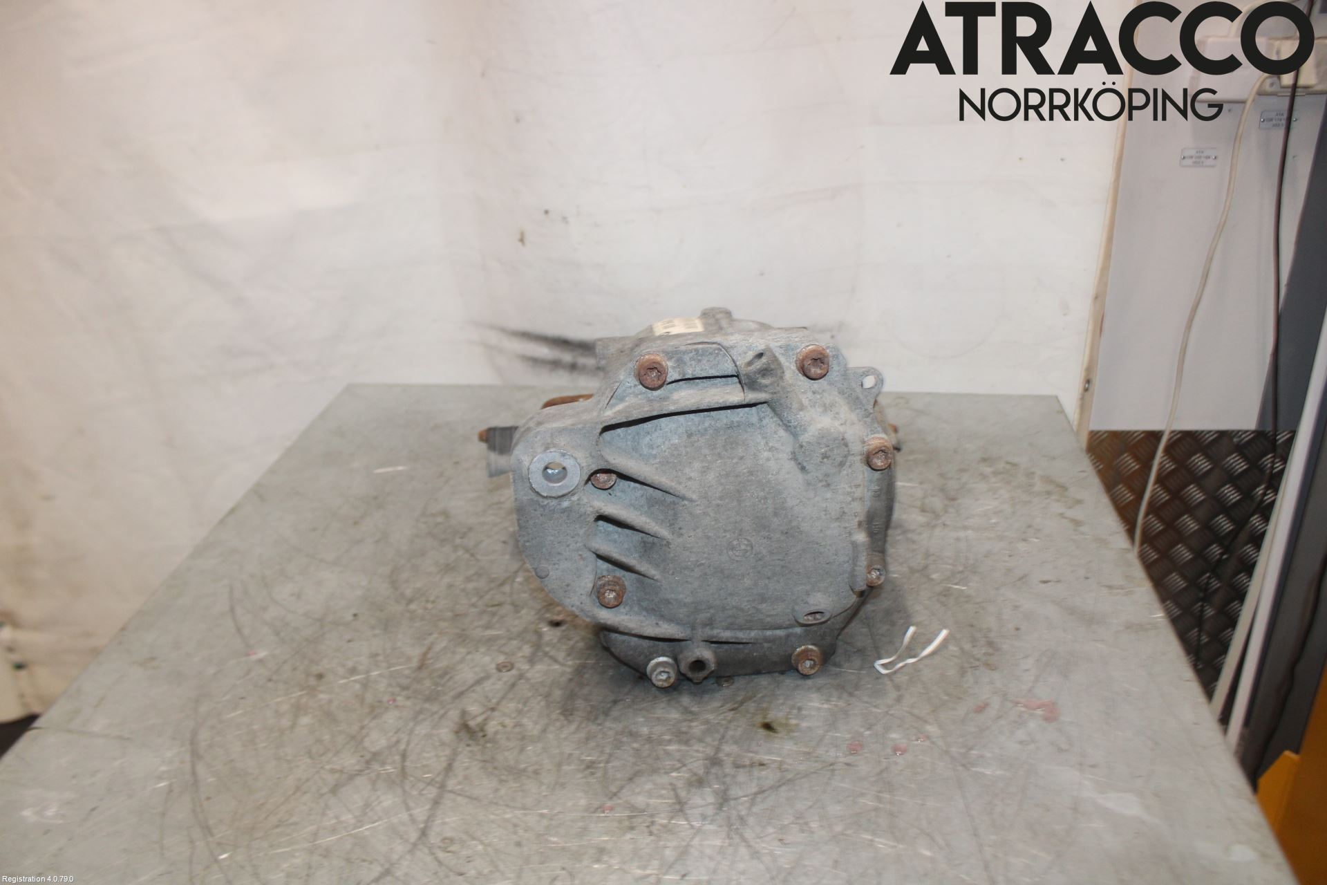 BMW 5 F10/F11/F18 09-17 Bakaksel Kardang Bak -Diff