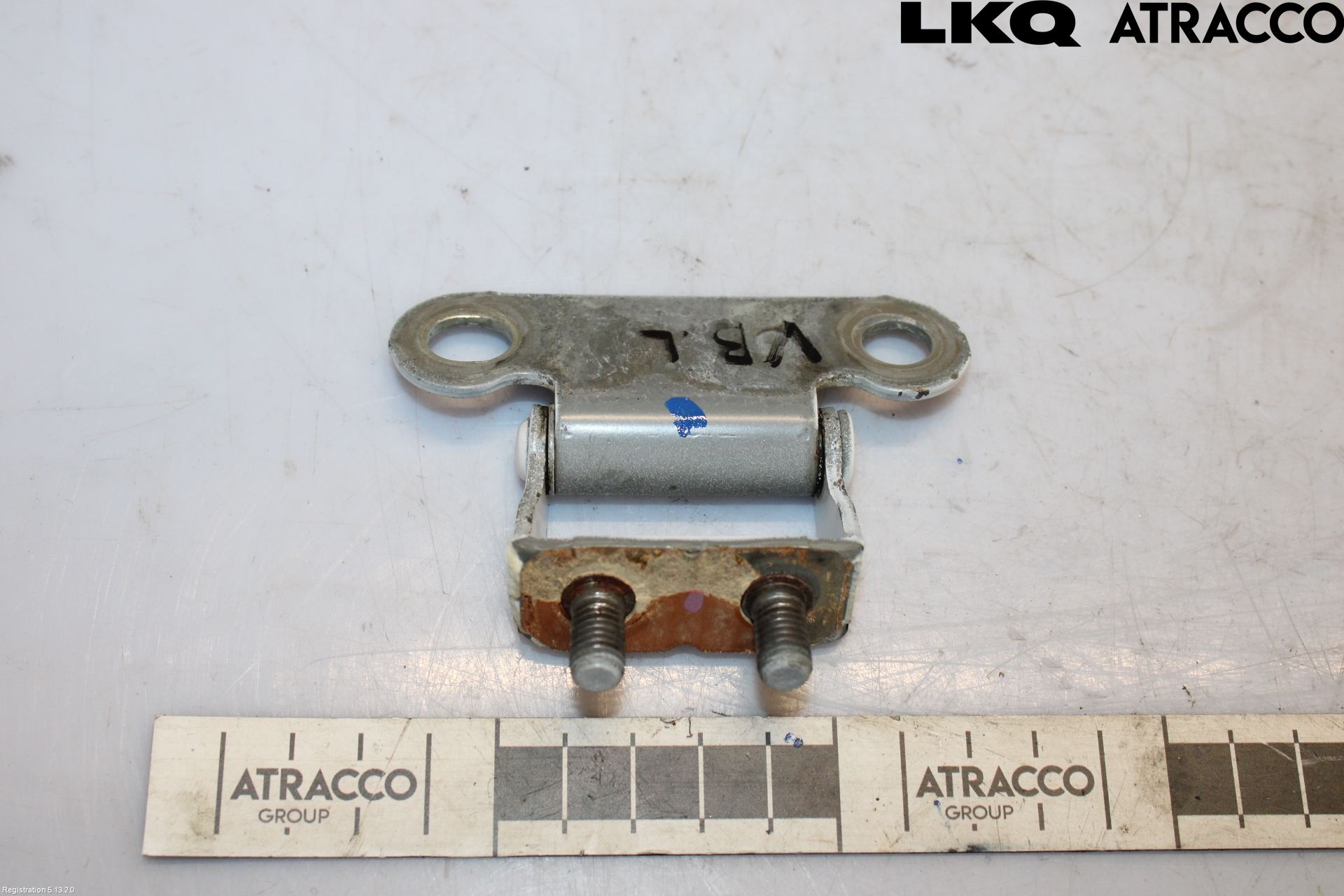 Toyota VERSO-S 11-16 Bakluke Hengsel Venstre