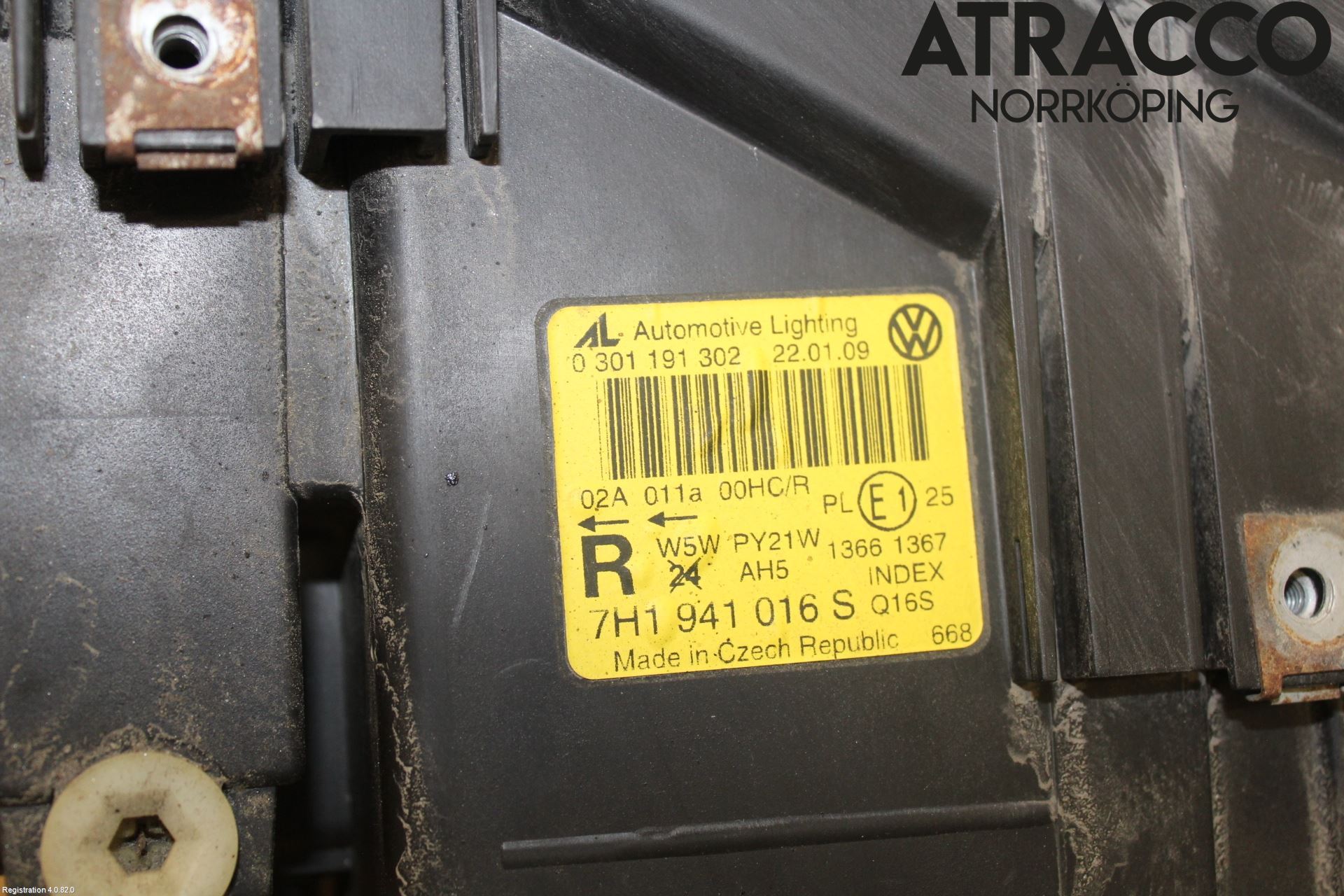 Volkswagen VW TRANSP/CARAVELLE (T5) 04-15 Frontlykt Høyre