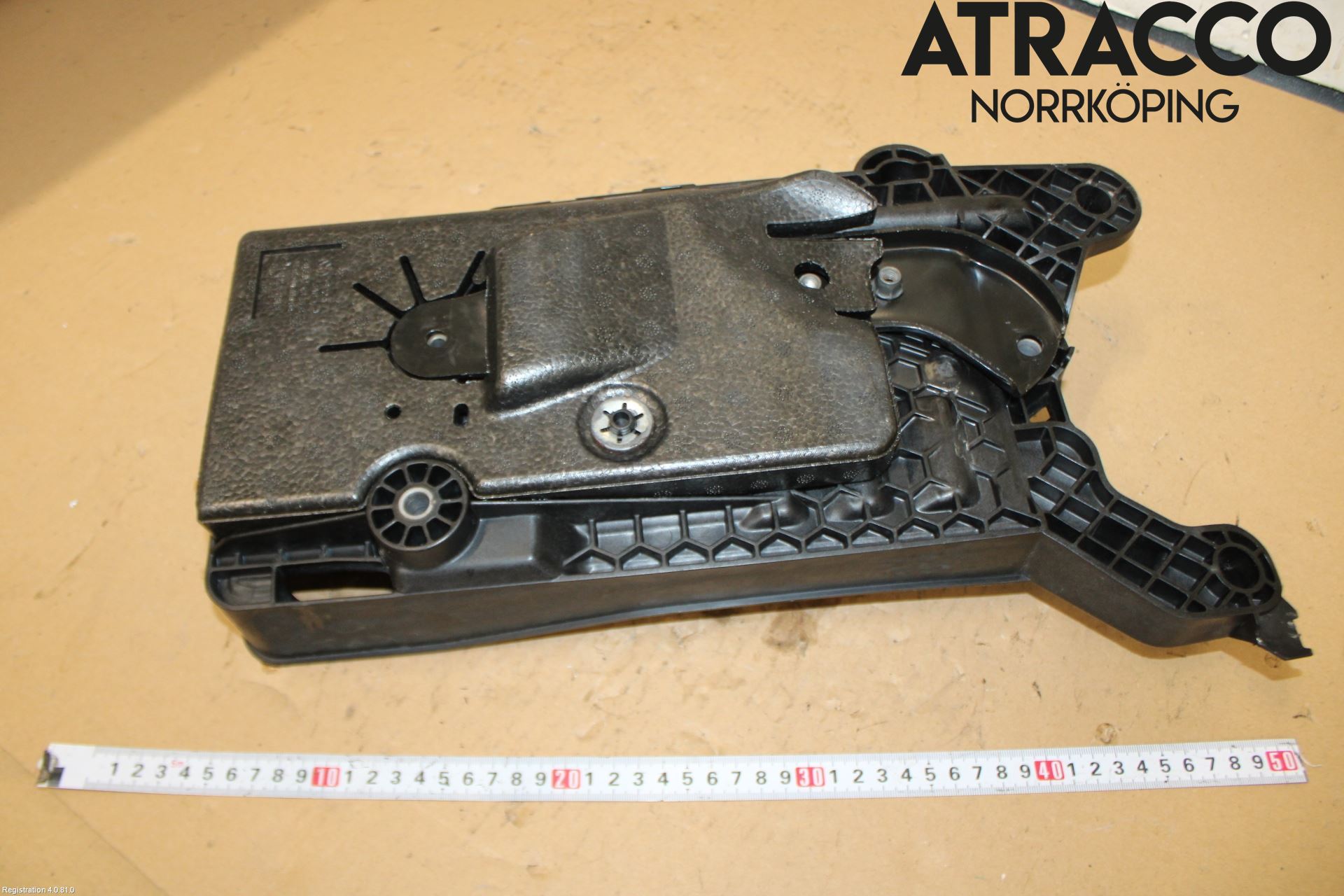 Volkswagen VW TIGUAN ALLSPACE 18- Batterikasse - Feste - Holder