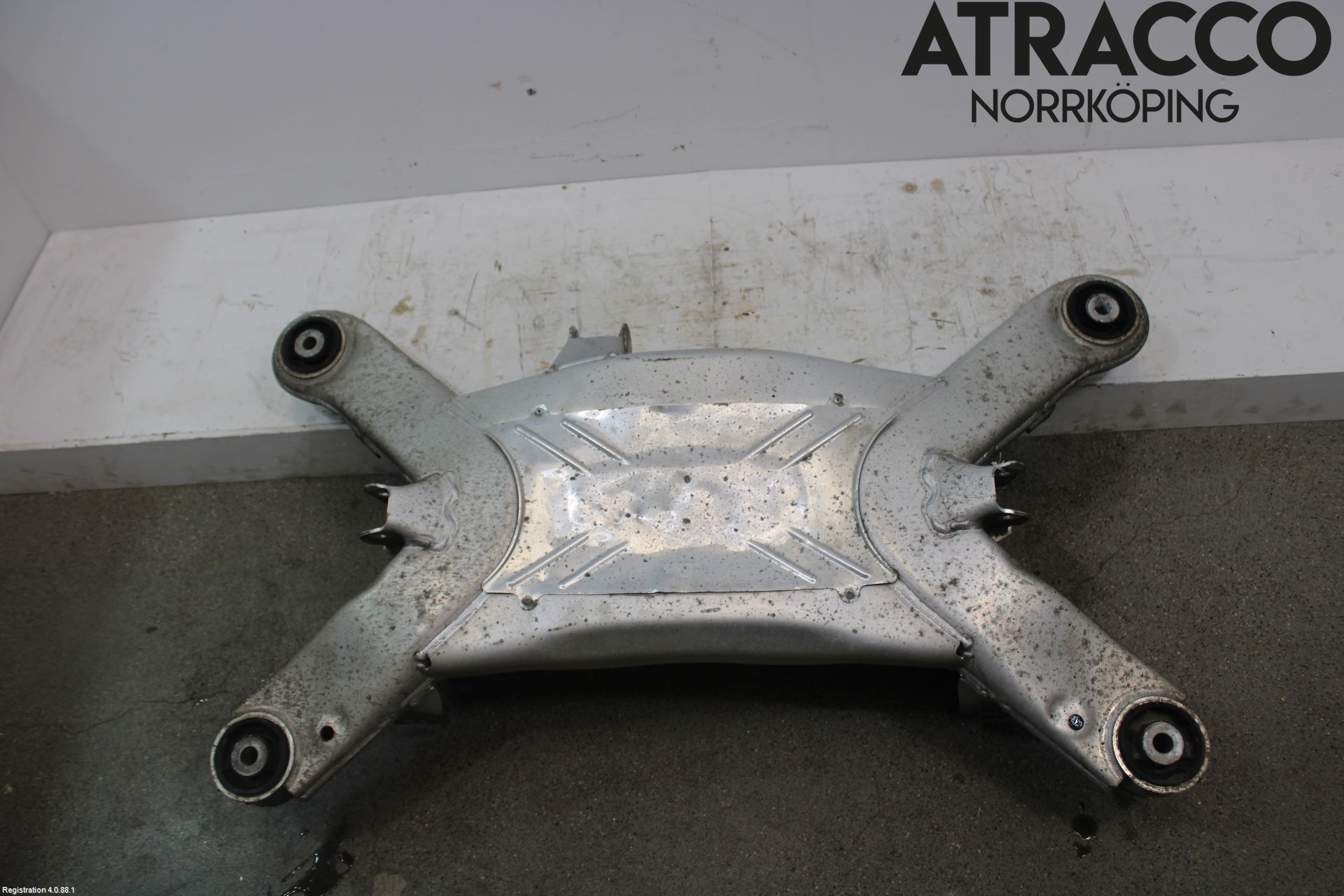 Audi A8/S8 4E  02-09 Bakaksel Feste Travers-Ramme