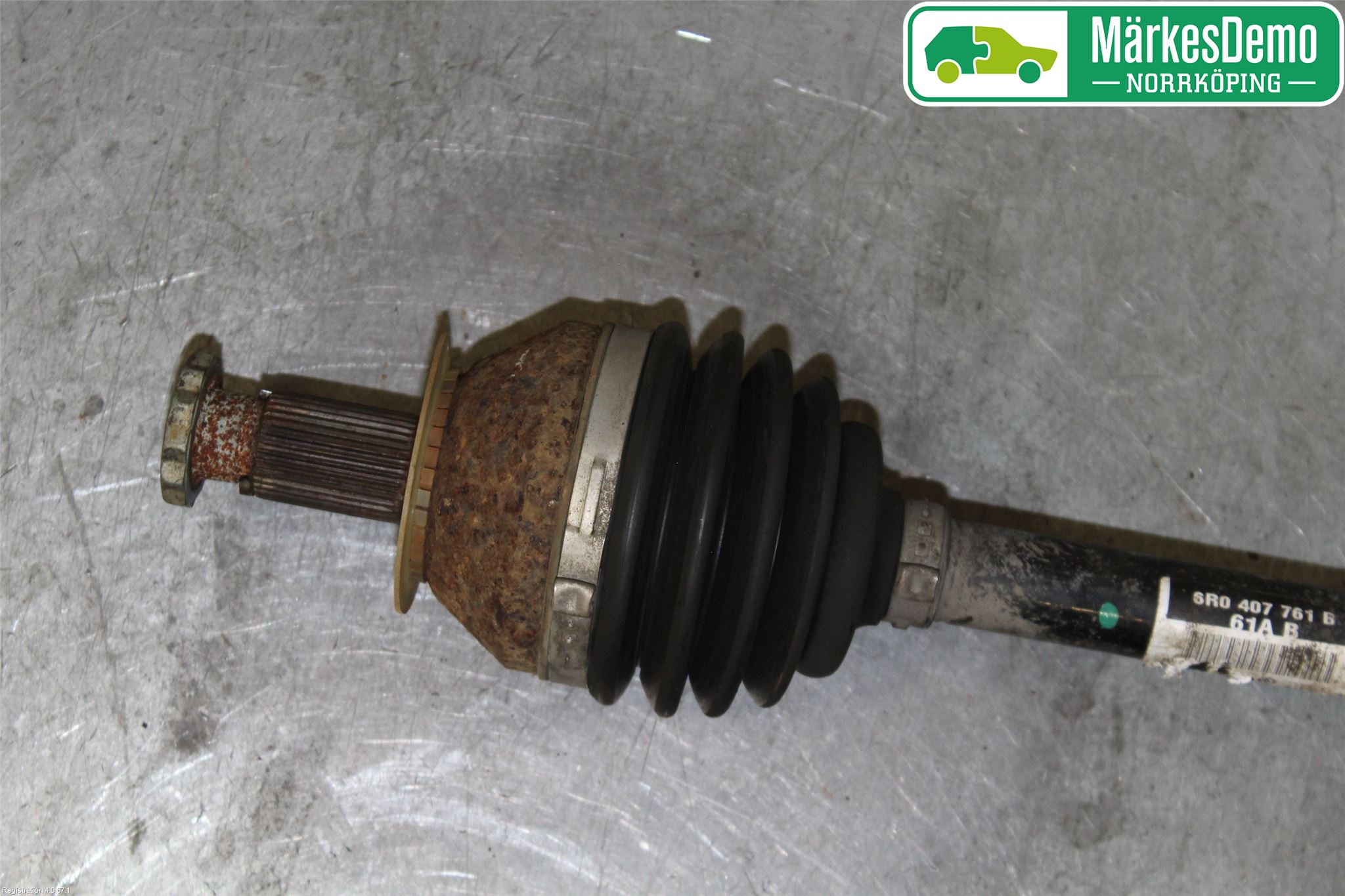 Volkswagen VW POLO 10-17 Drivaksel Foran Kompl Venstre