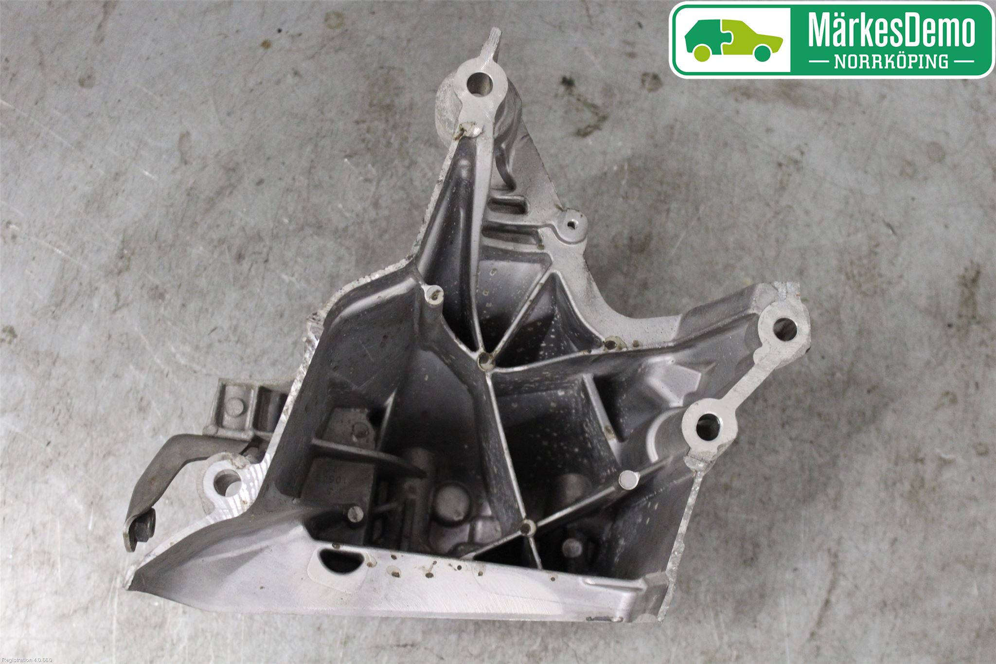Volkswagen VW GOLF / E-GOLF VII 13-20 Motor Feste Stål-Alu