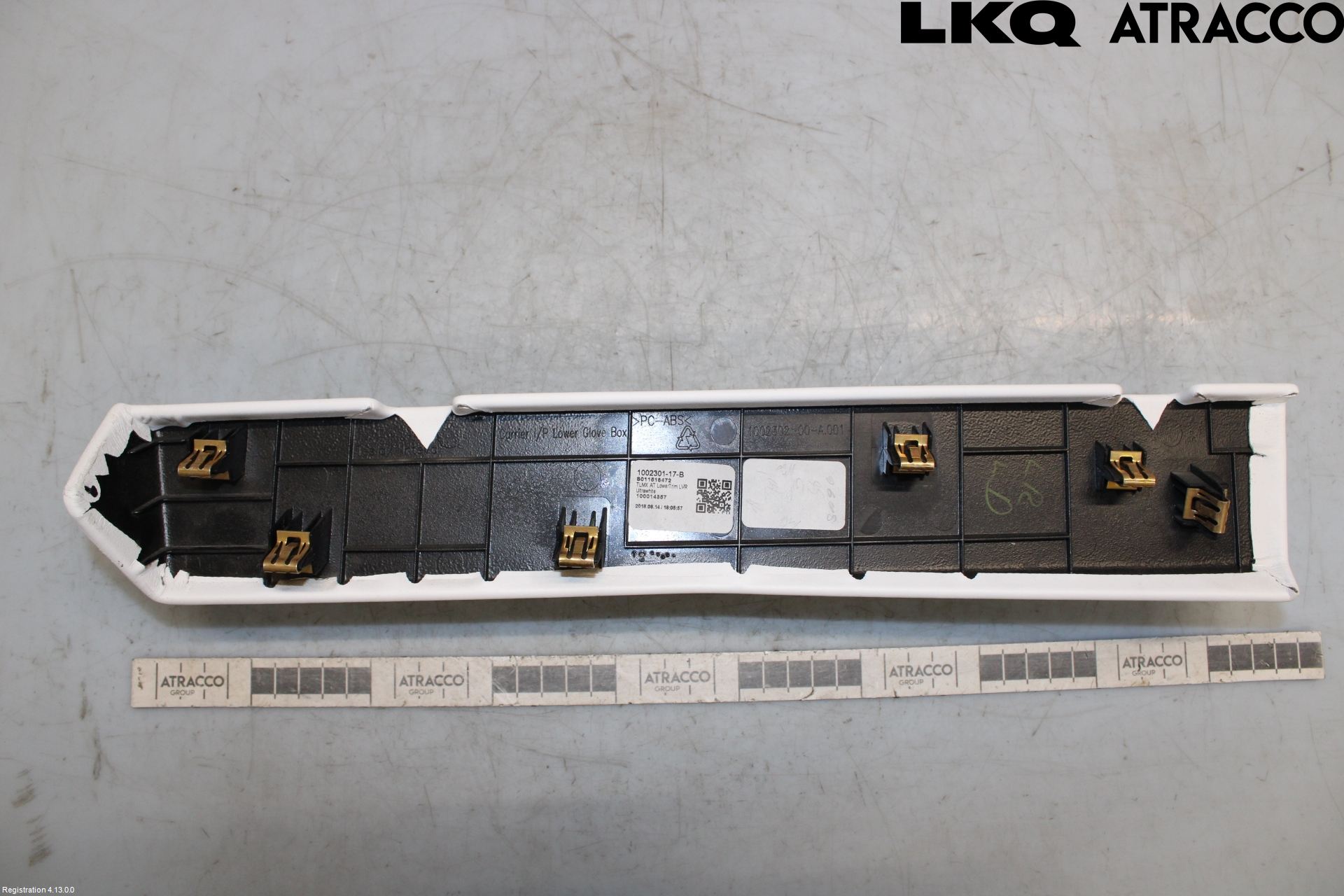Tesla MODEL X 16- Innr Dekor Instrbord