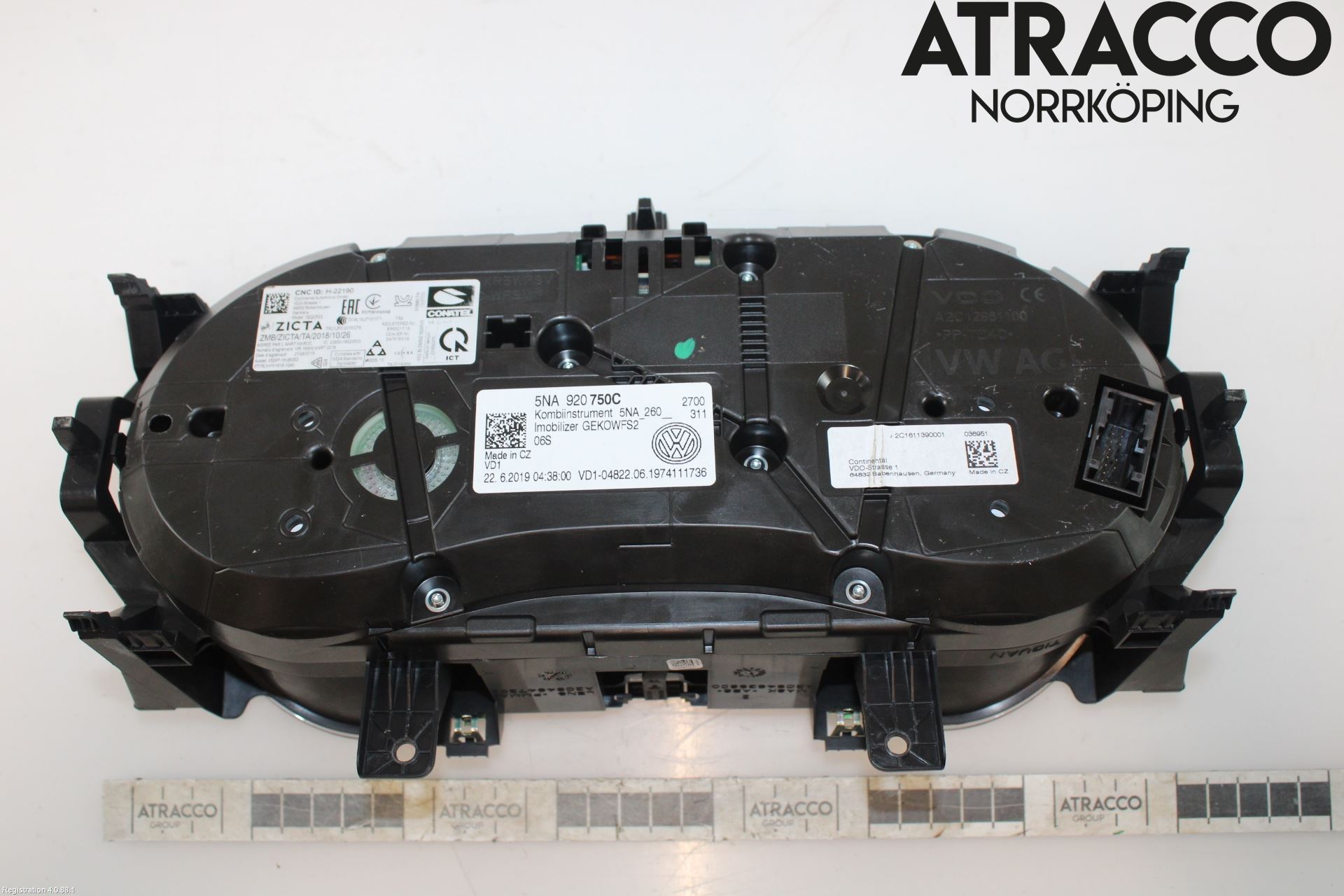 Volkswagen VW TIGUAN 16-24 Instr Kombinert
