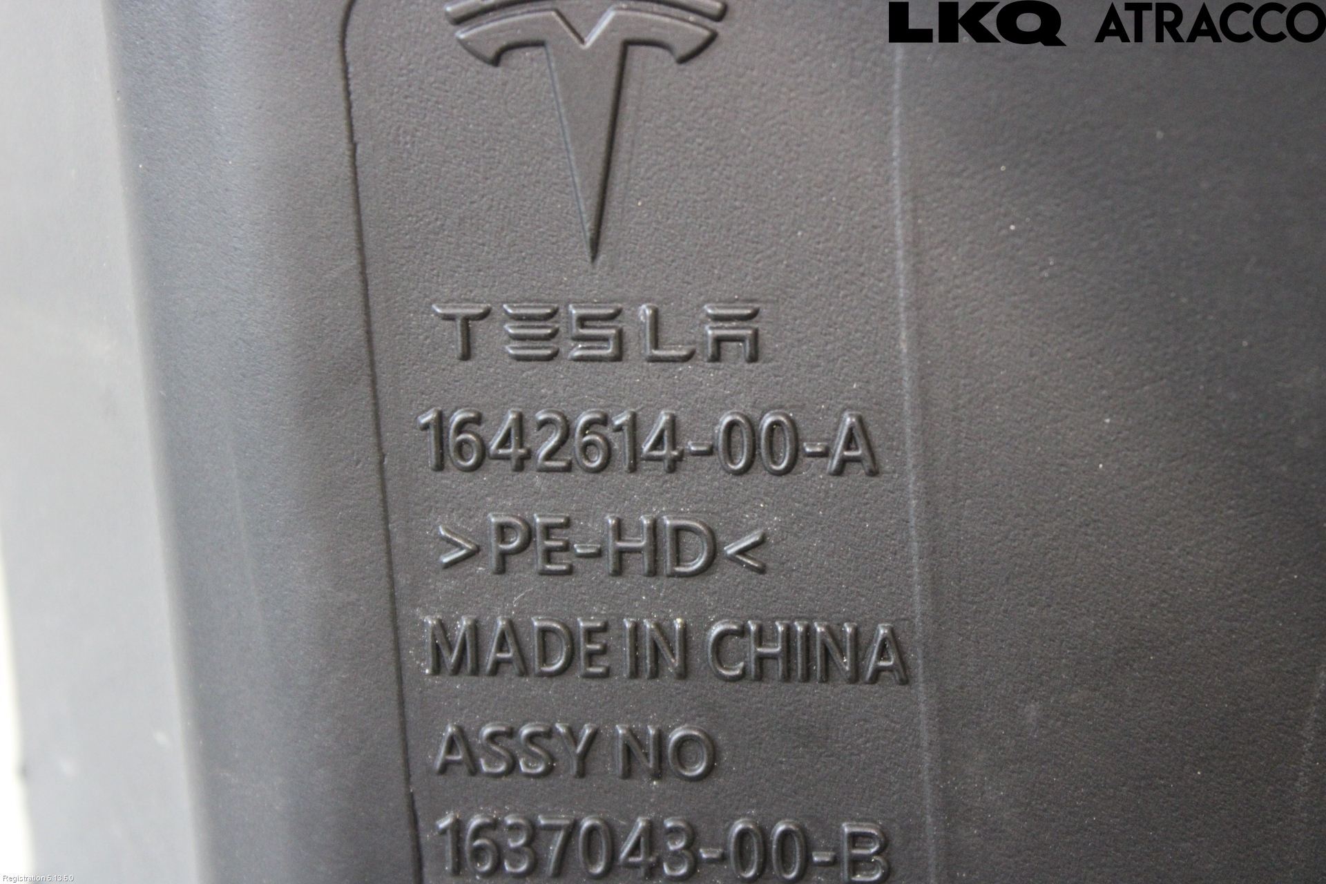 Tesla MODEL 3 17- Spylerbeholder Frontrute-Lykte