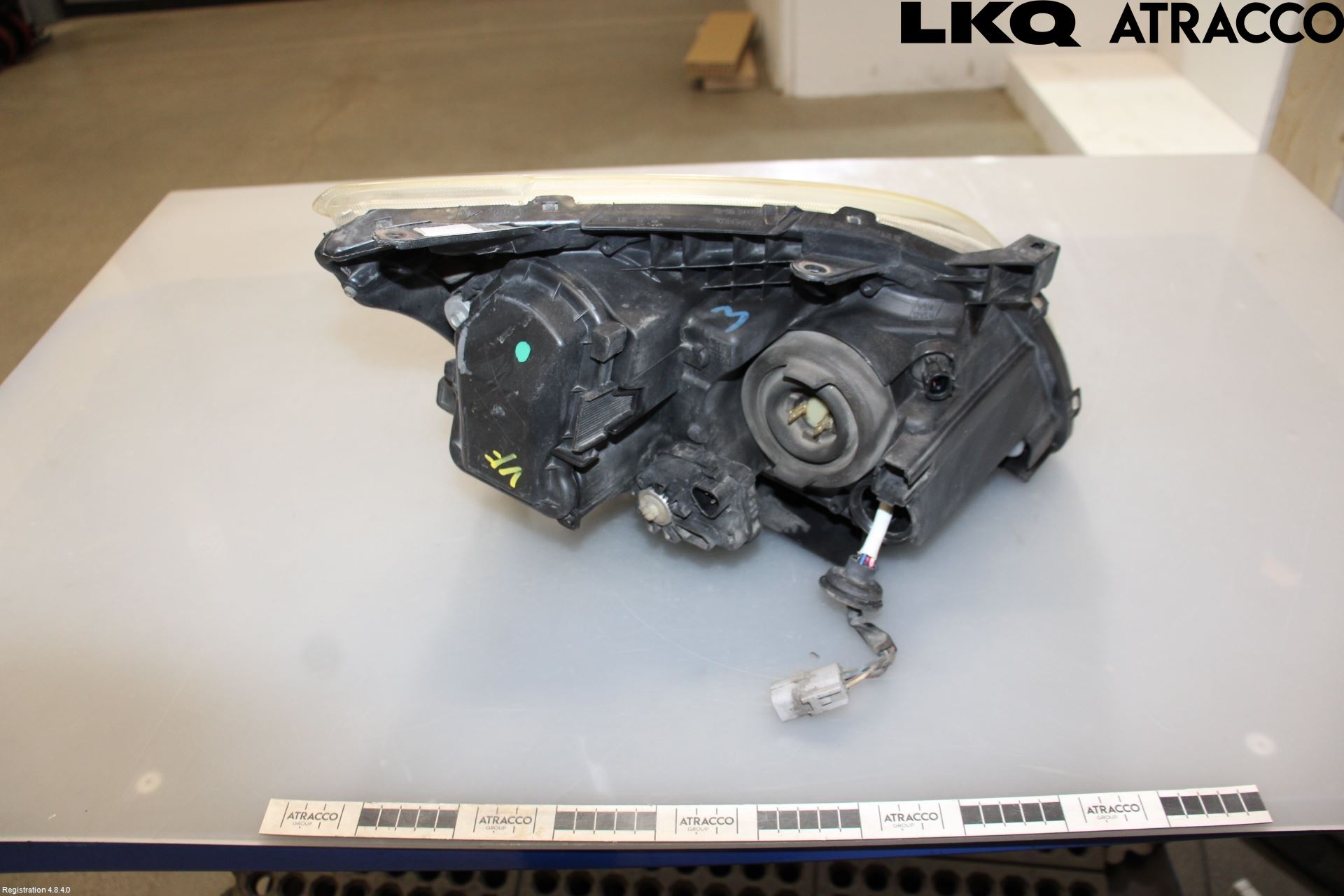 Toyota AVENSIS 03-06 Frontlykt Venstre
