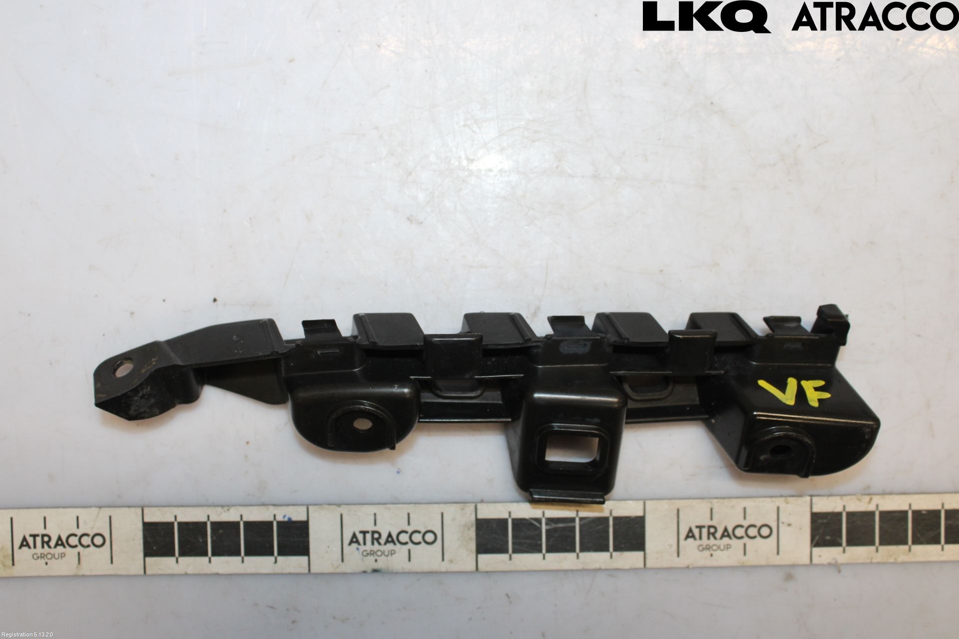 Volkswagen VW PASSAT 11-14 Frontskjermfeste Venstre