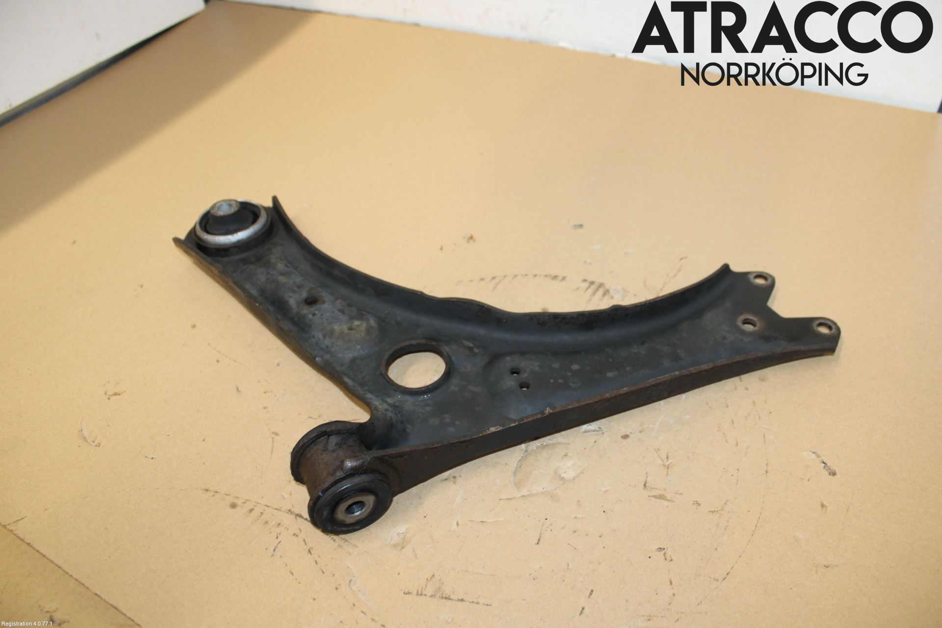 Volkswagen VW CADDY      04-10 Bærearm Foran Høyre Nedre