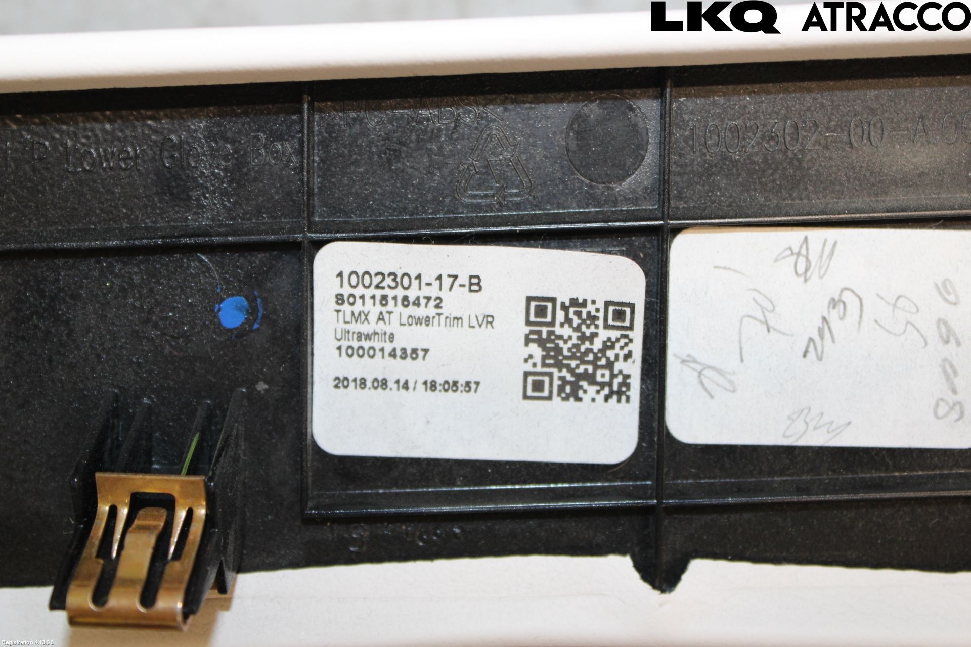 Tesla MODEL X 16- Innr Dekor Instrbord