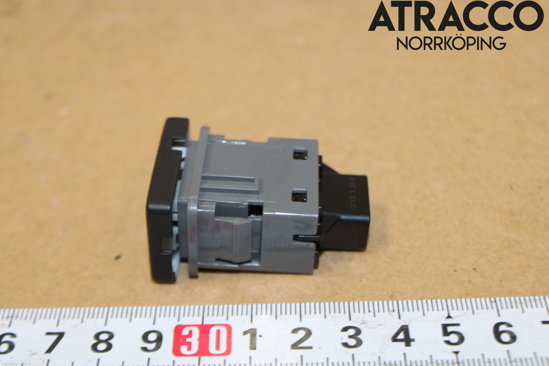 Toyota C-HR 16-23 Bryter Drivstoff Tankluke