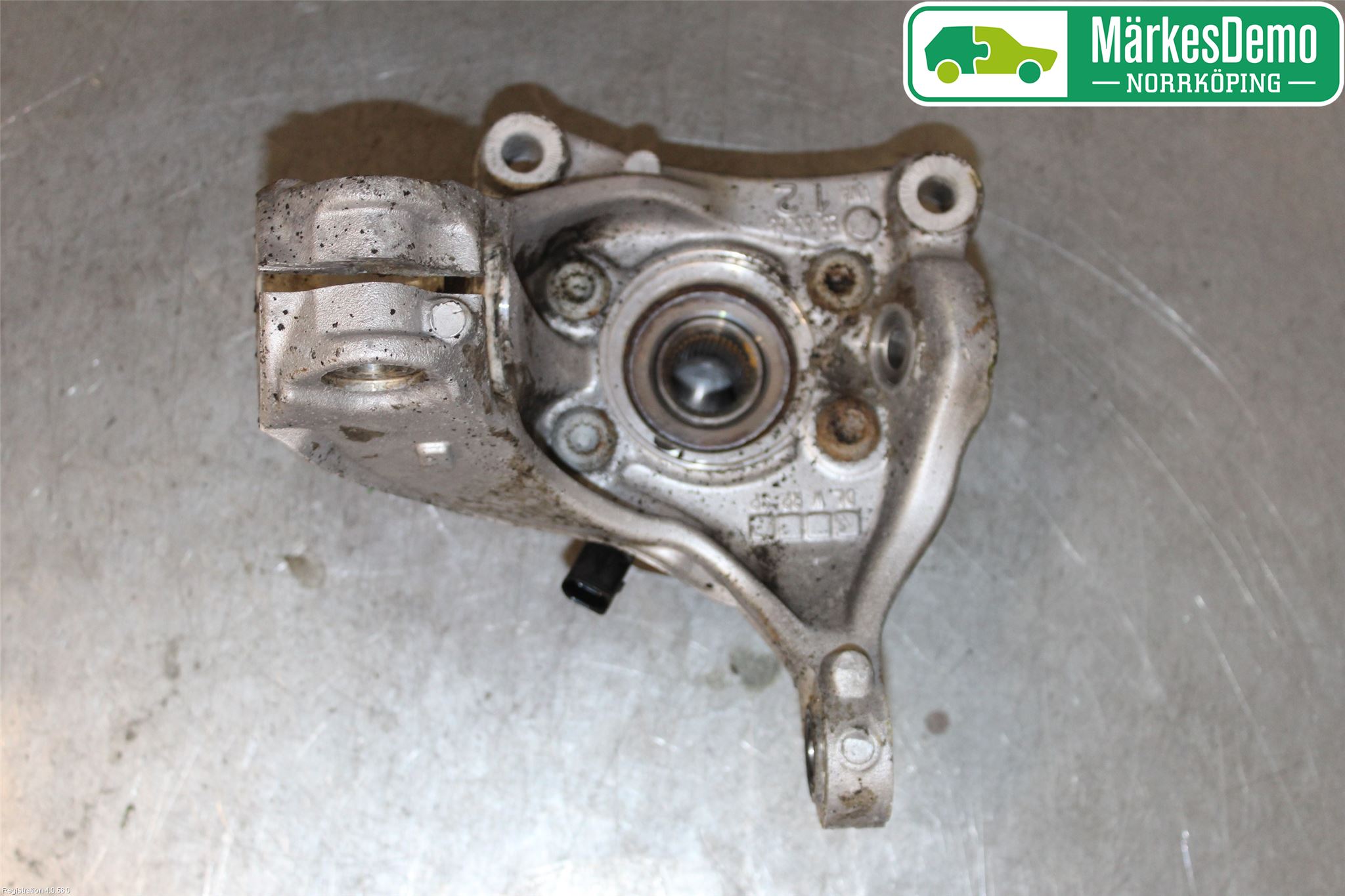 Volkswagen VW PASSAT 11-14 Spindel Hf