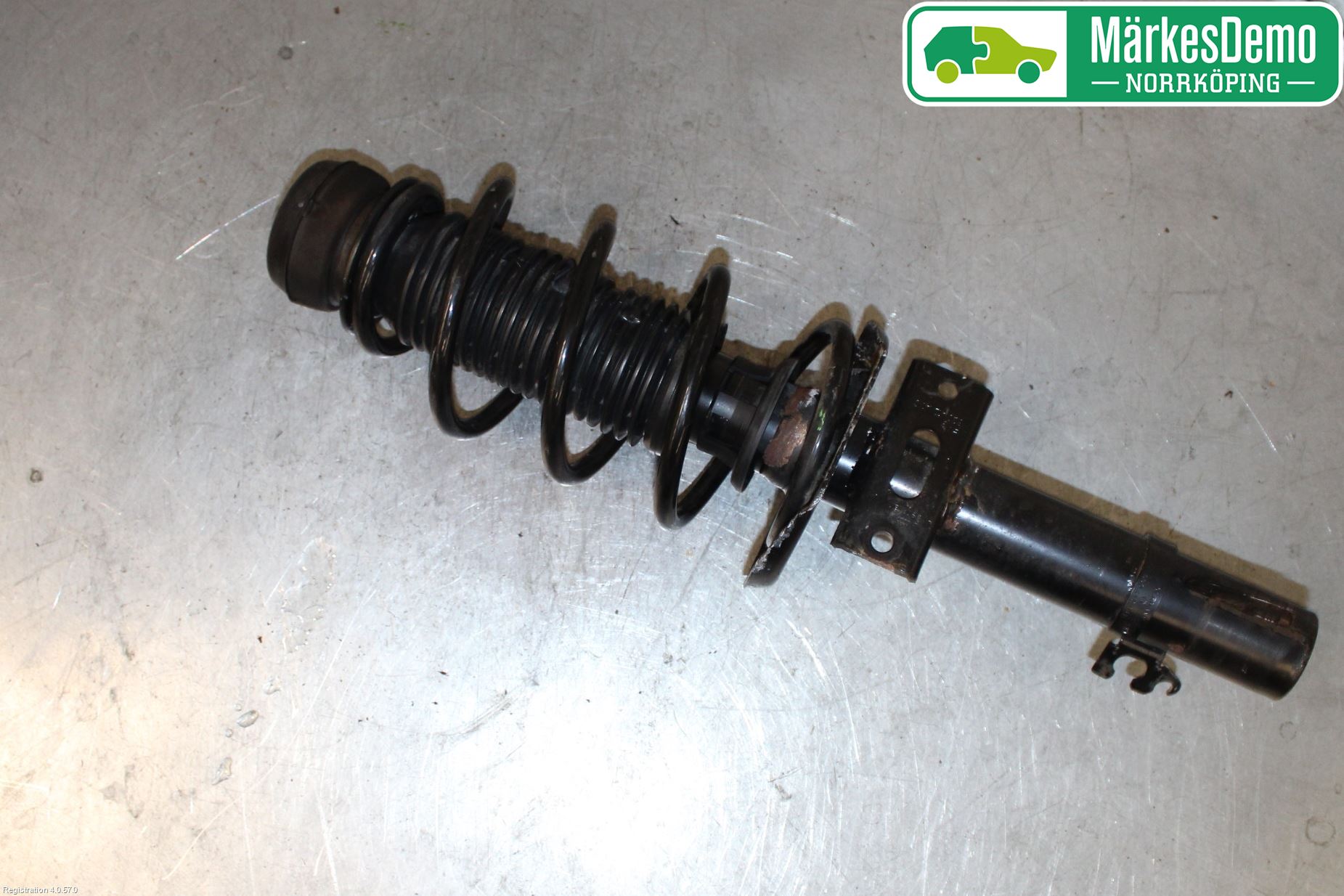 Volkswagen VW POLO 10-17 Fjærbein Foran Høyre