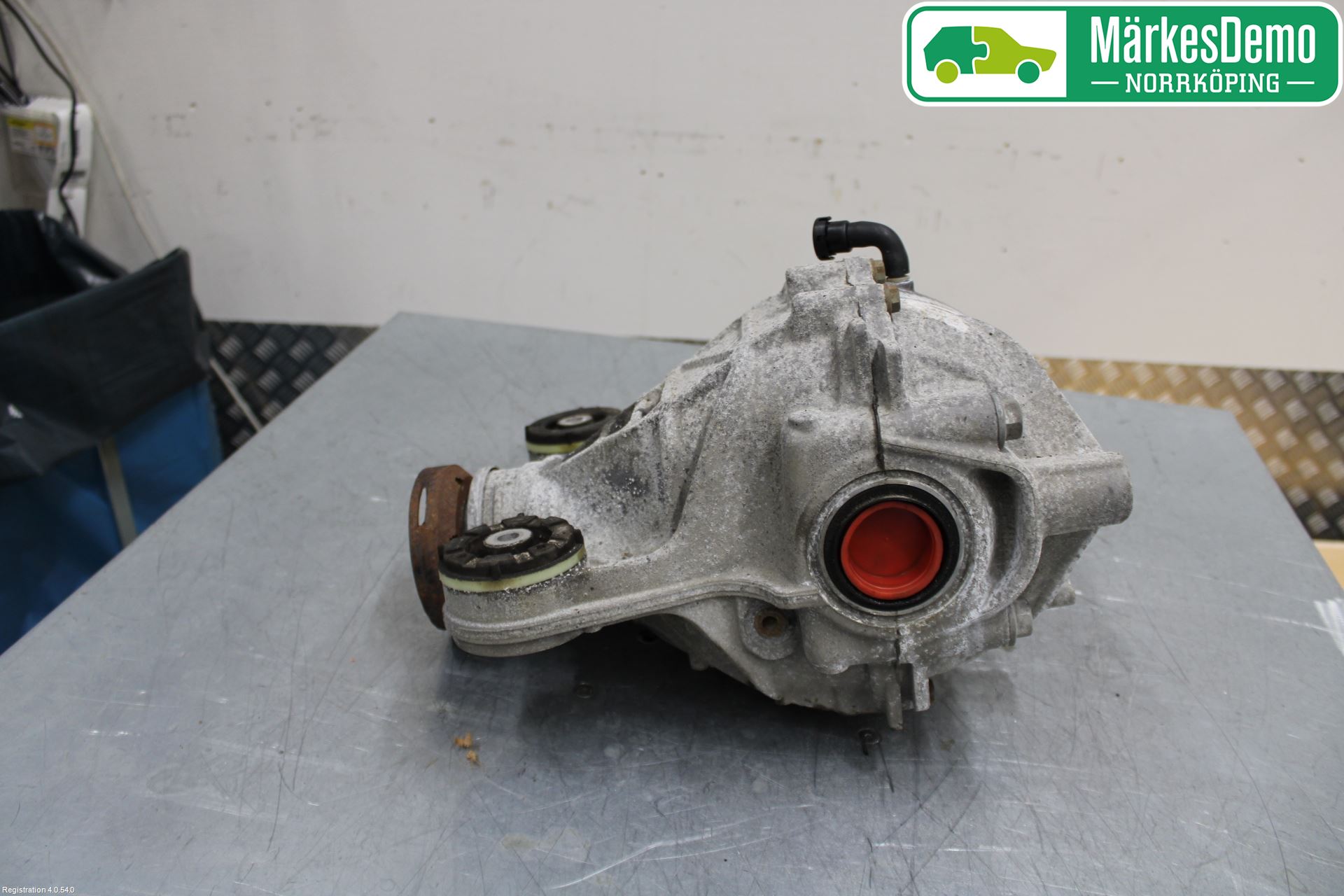 Jaguar XE (X760) 15-24 Bakaksel Kardang Bak -Diff