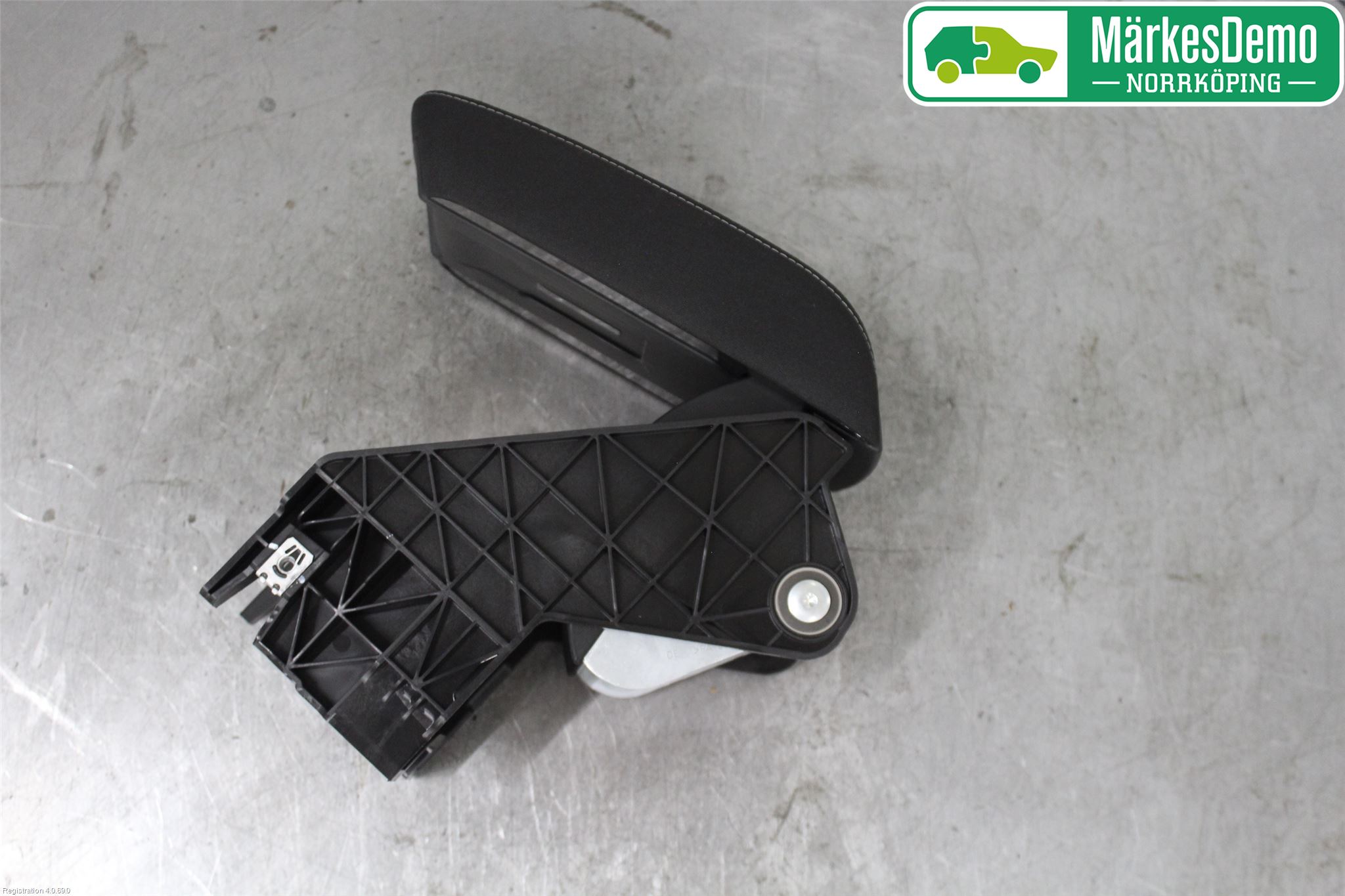 Skoda KAMIQ 20- Innr Armlene