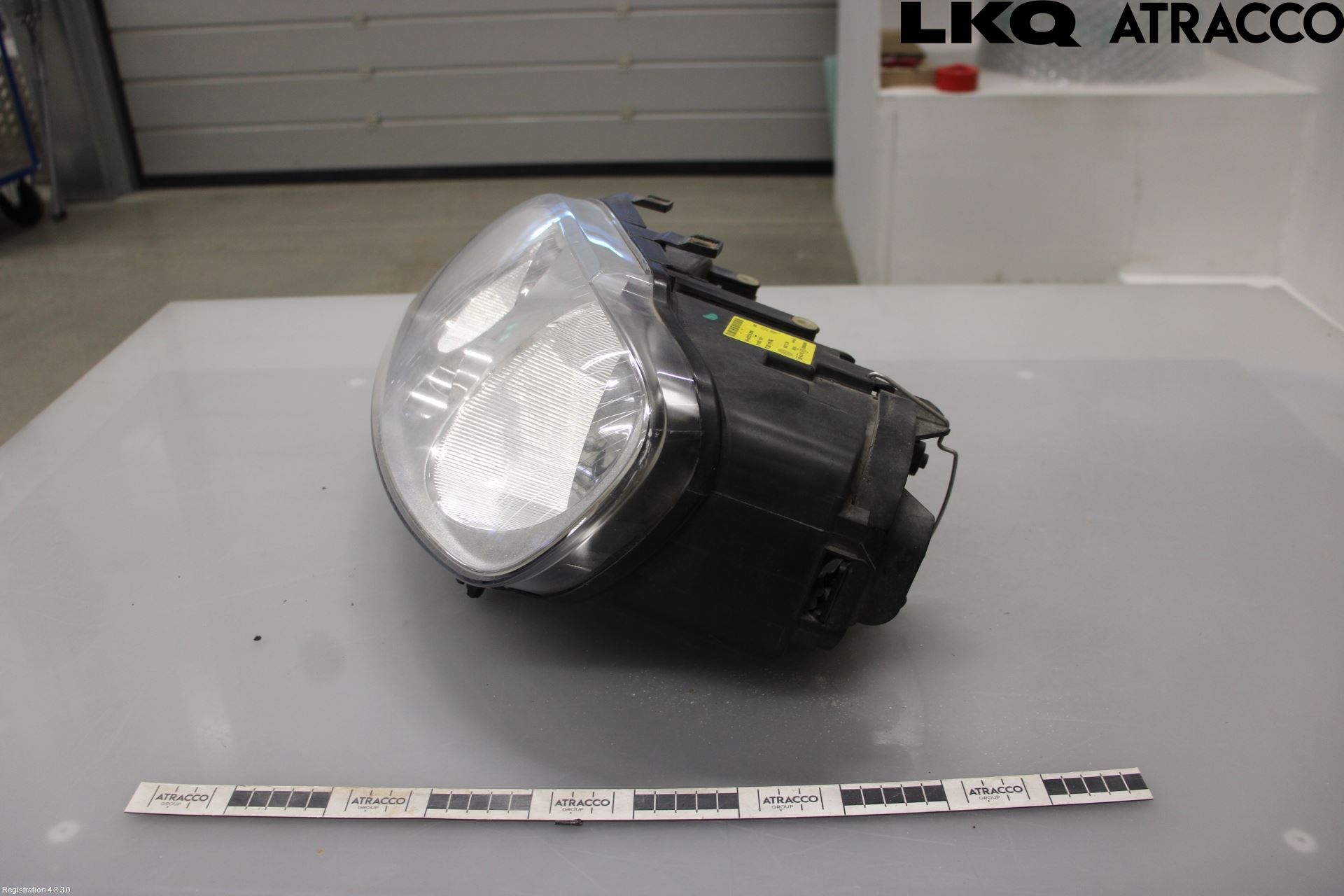 Volkswagen VW CADDY      04-10 Frontlykt Venstre
