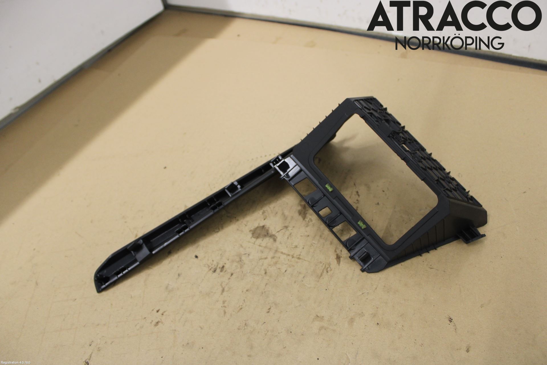 Volkswagen VW GOLF / E-GOLF VIII 20- Instrumentkonsoll Midt