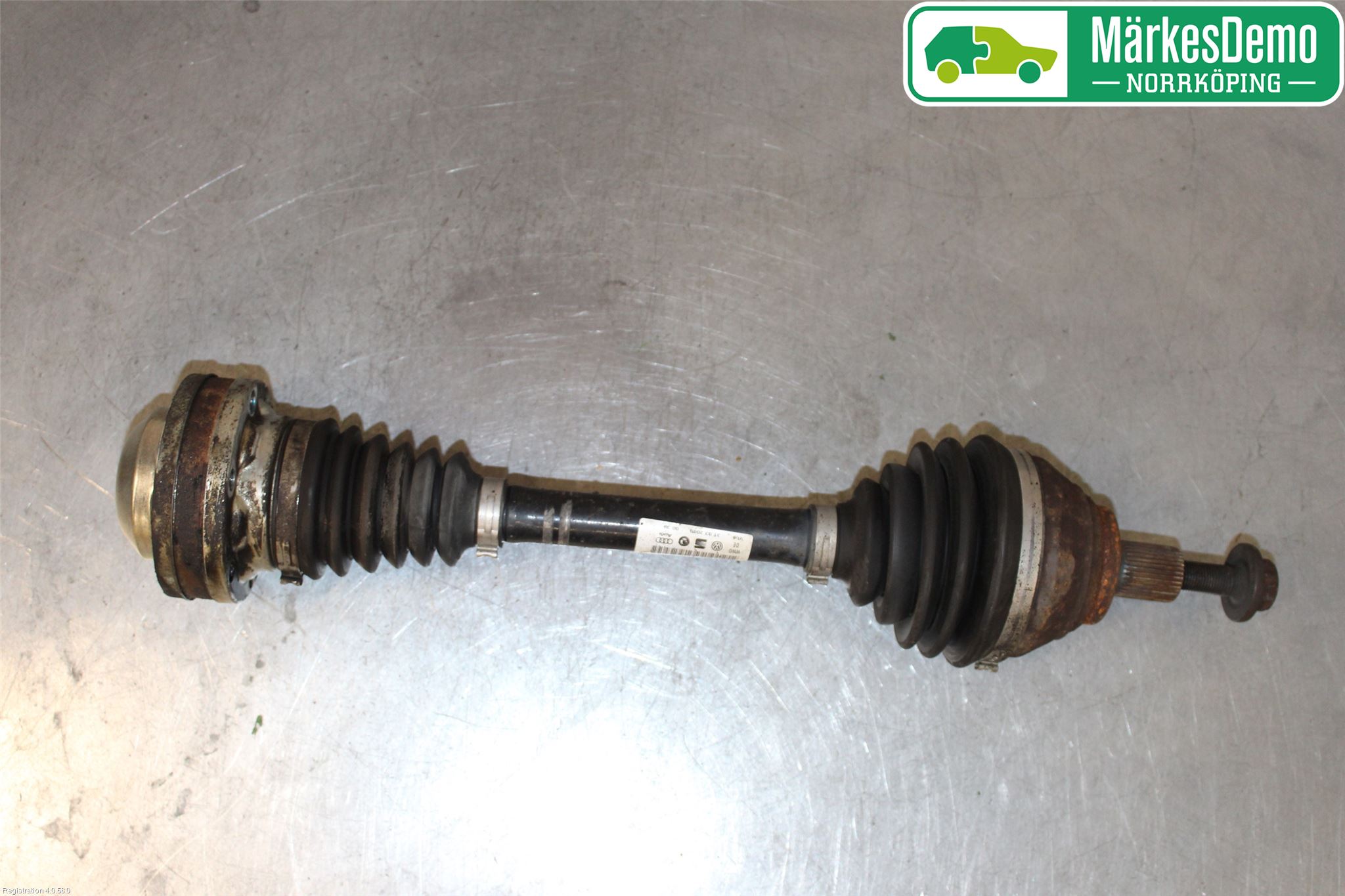 Volkswagen VW CADDY      04-10 Drivaksel Foran Kompl Venstre