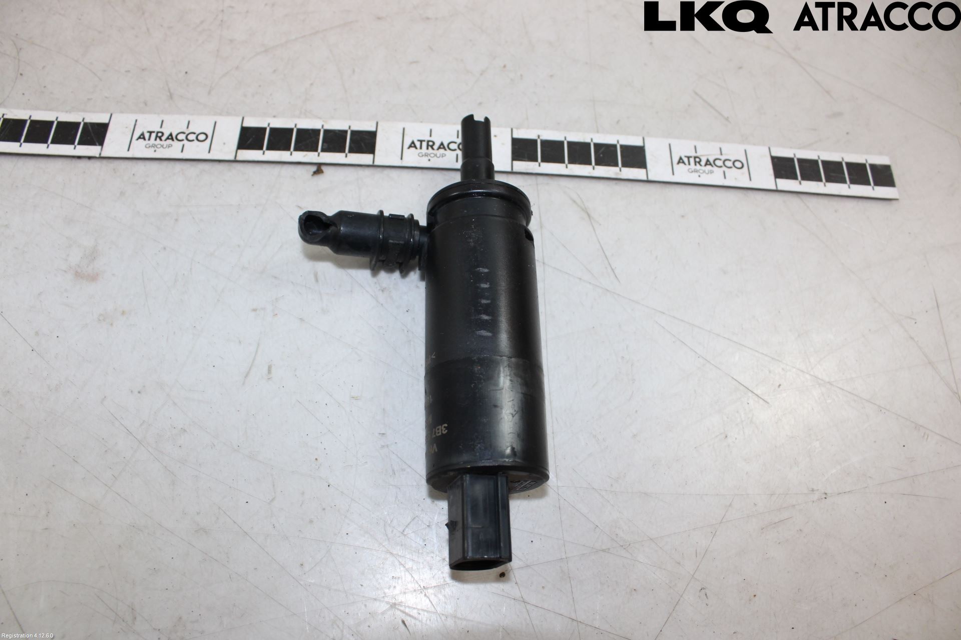 Volkswagen VW CADDY      04-10 Spylerpumpe Frontrute