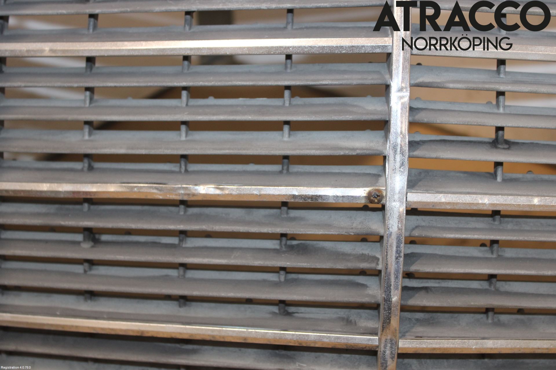 Mercedes-Benz MB 200-300  (W123) 76-86 Grill Komplett