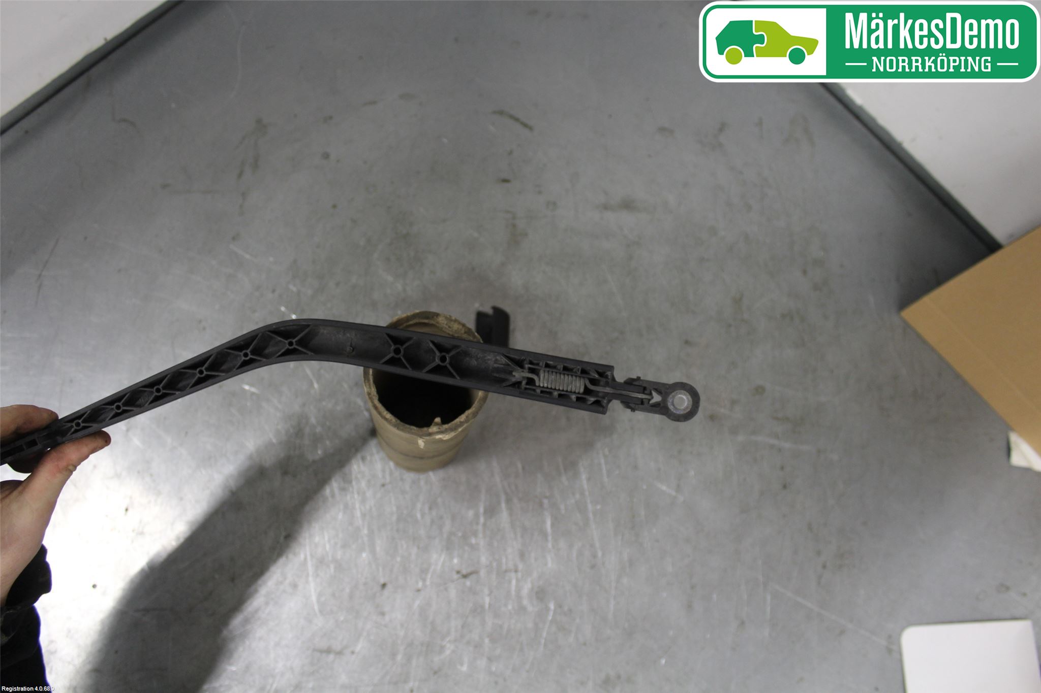Renault TRAFIC   02-14 Viskerarm Bakrute