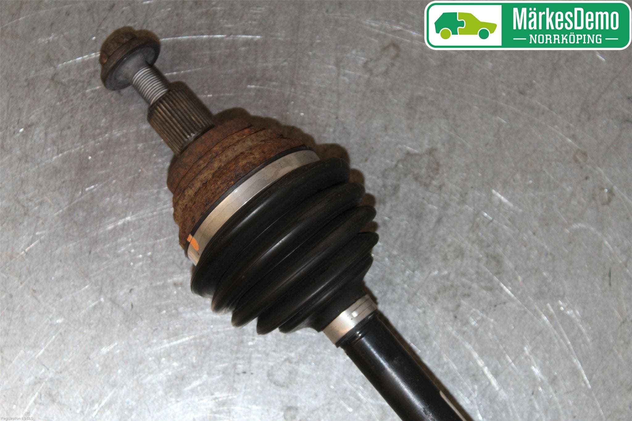 Volkswagen VW GOLF VI 09-13 Drivaksel Foran Kompl Venstre
