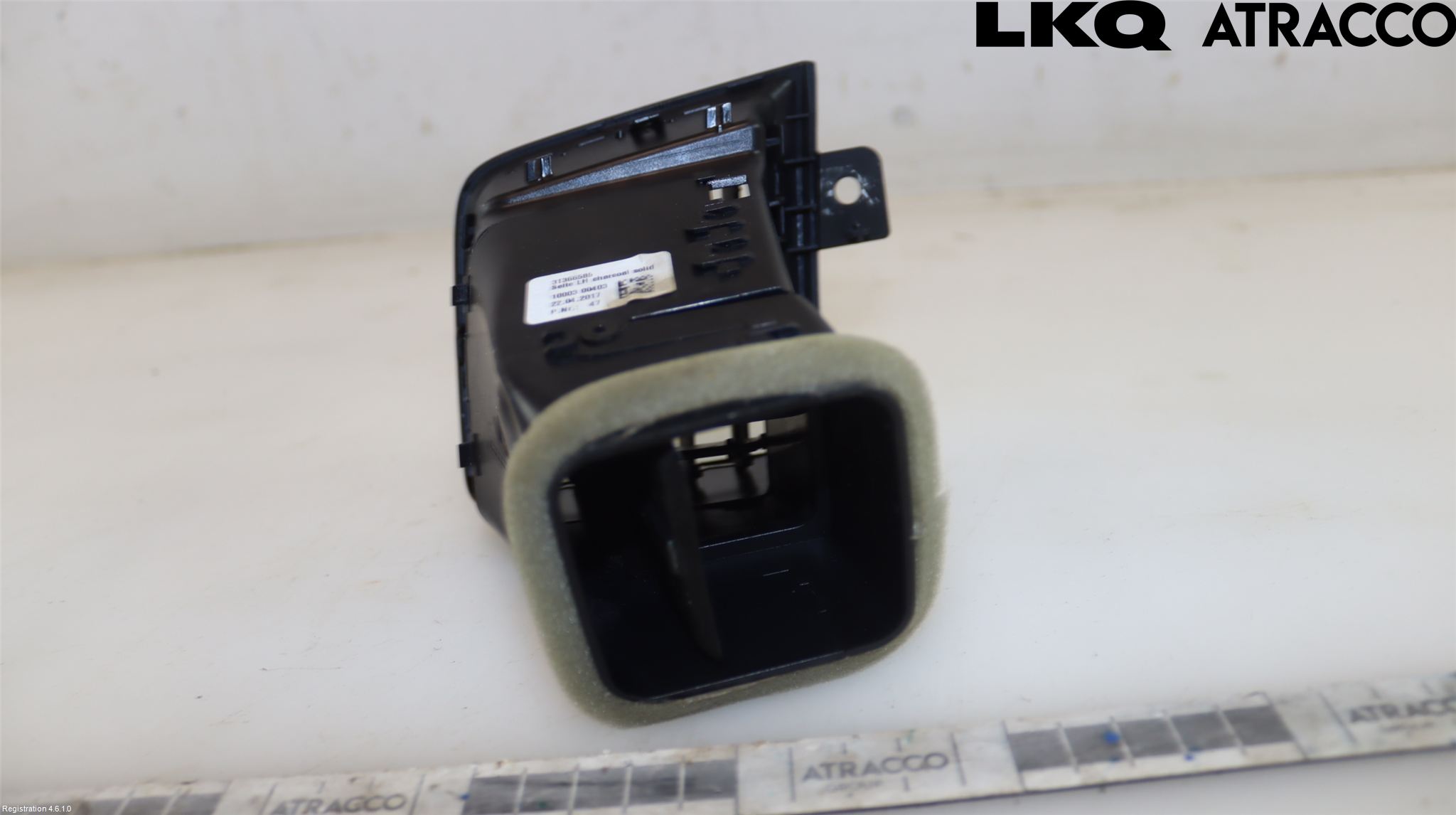 Volvo V90 17->> Dashbord Kanal - Dyse