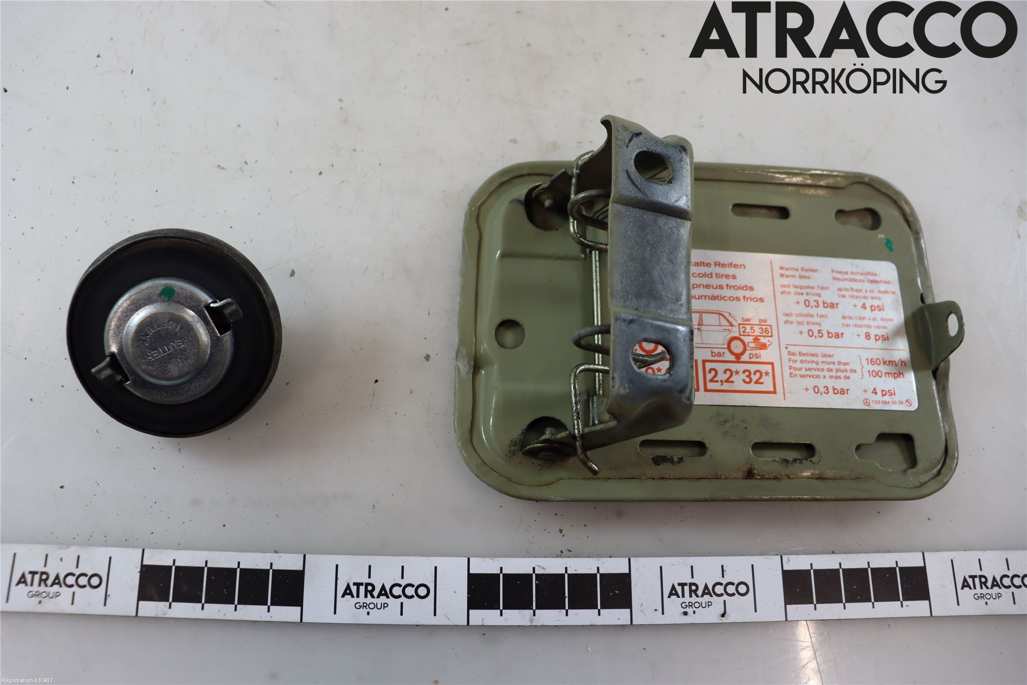 Mercedes-Benz MB 200-300  (W123) 76-86 Drivstoff Tankluke