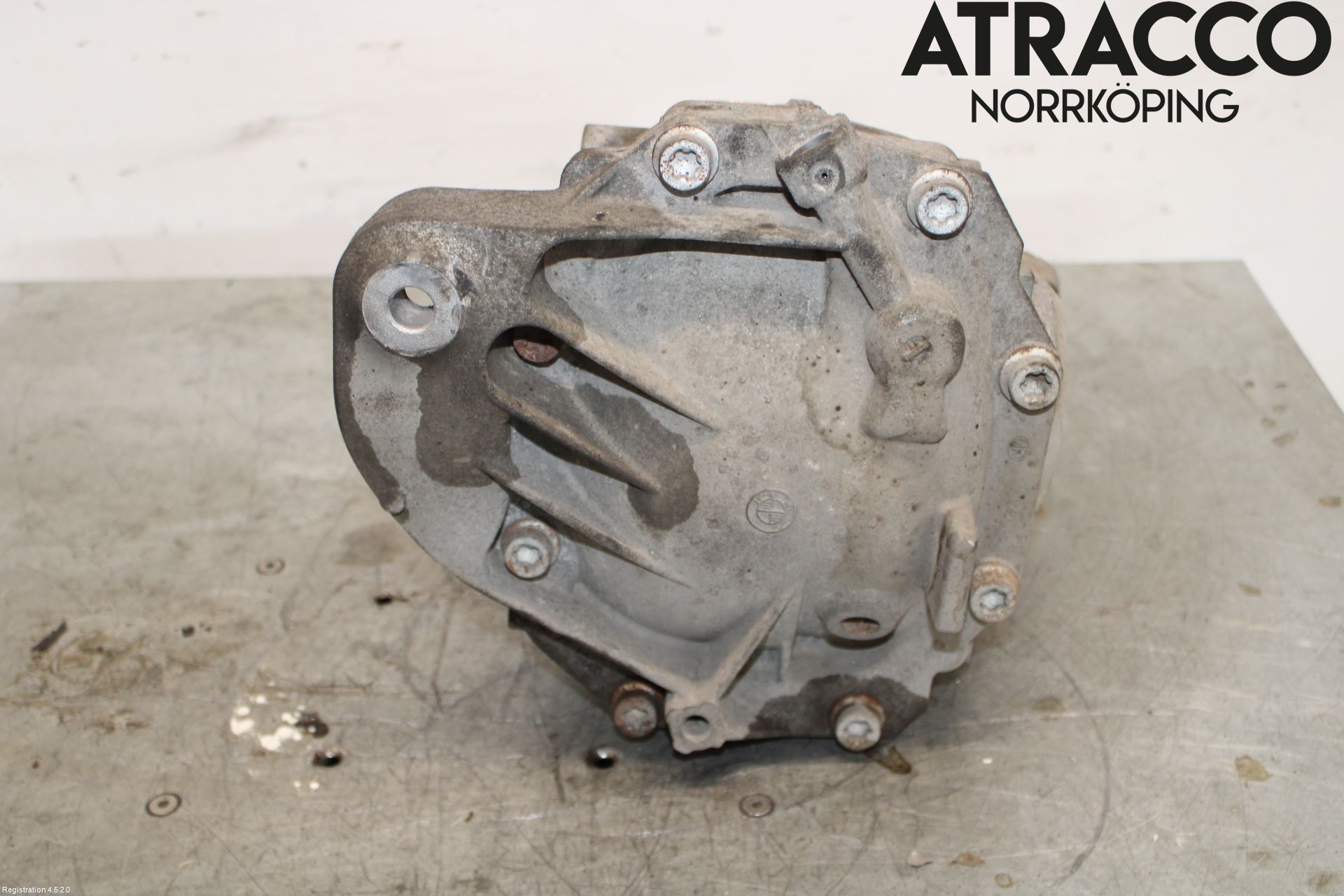 BMW 5 F10/F11/F18 09-17 Bakaksel Kardang Bak -Diff