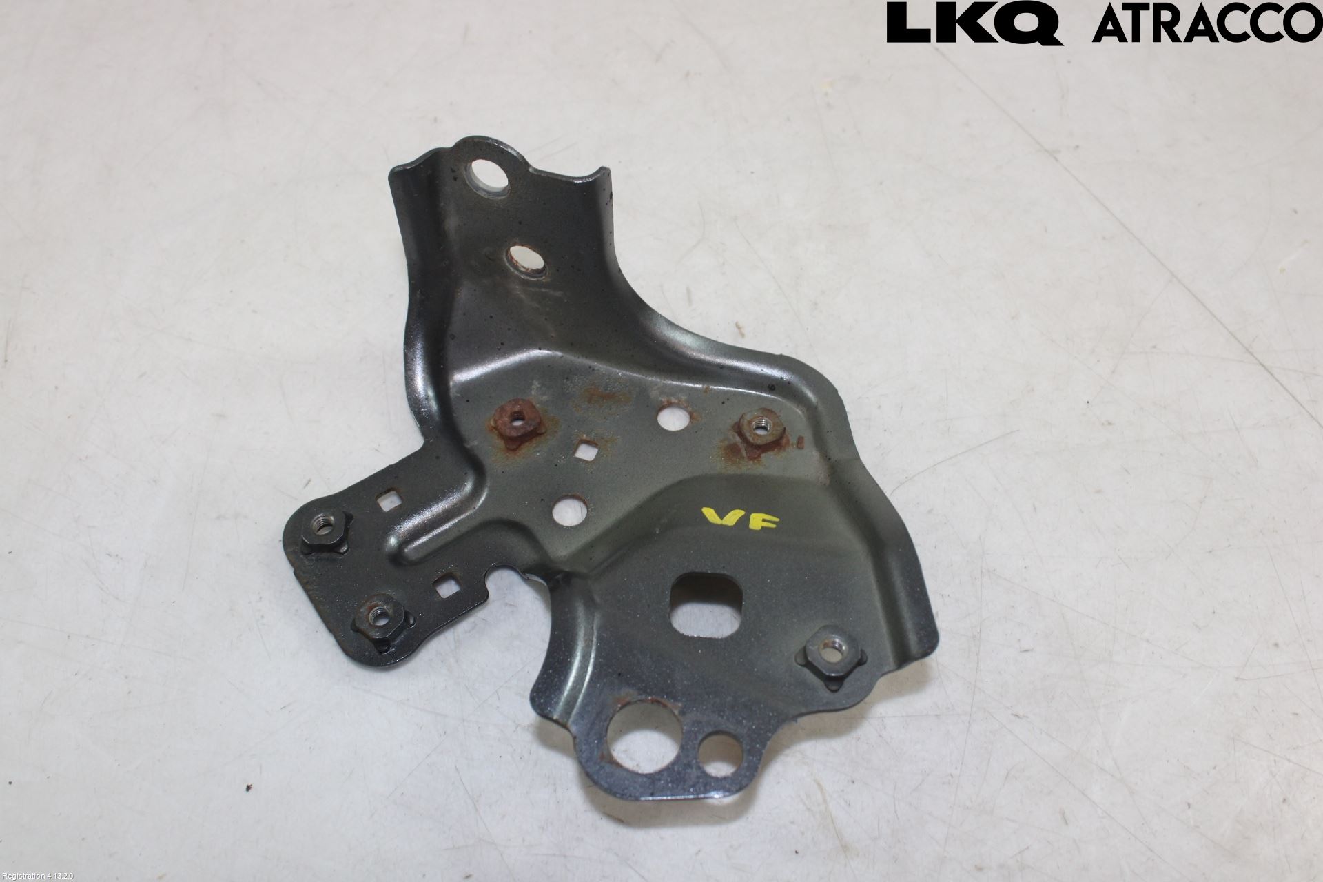 Toyota RAV4 13-18 Frontskjermfeste Venstre