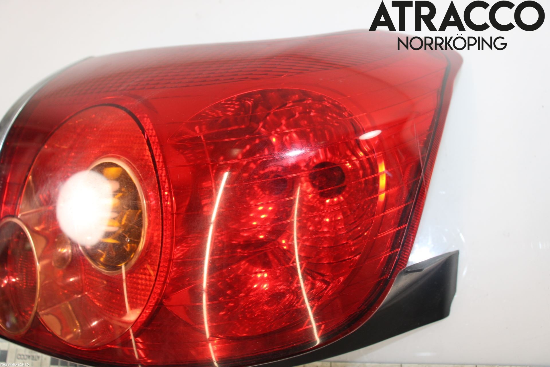 Toyota AVENSIS 03-06 Baklykt Venstre