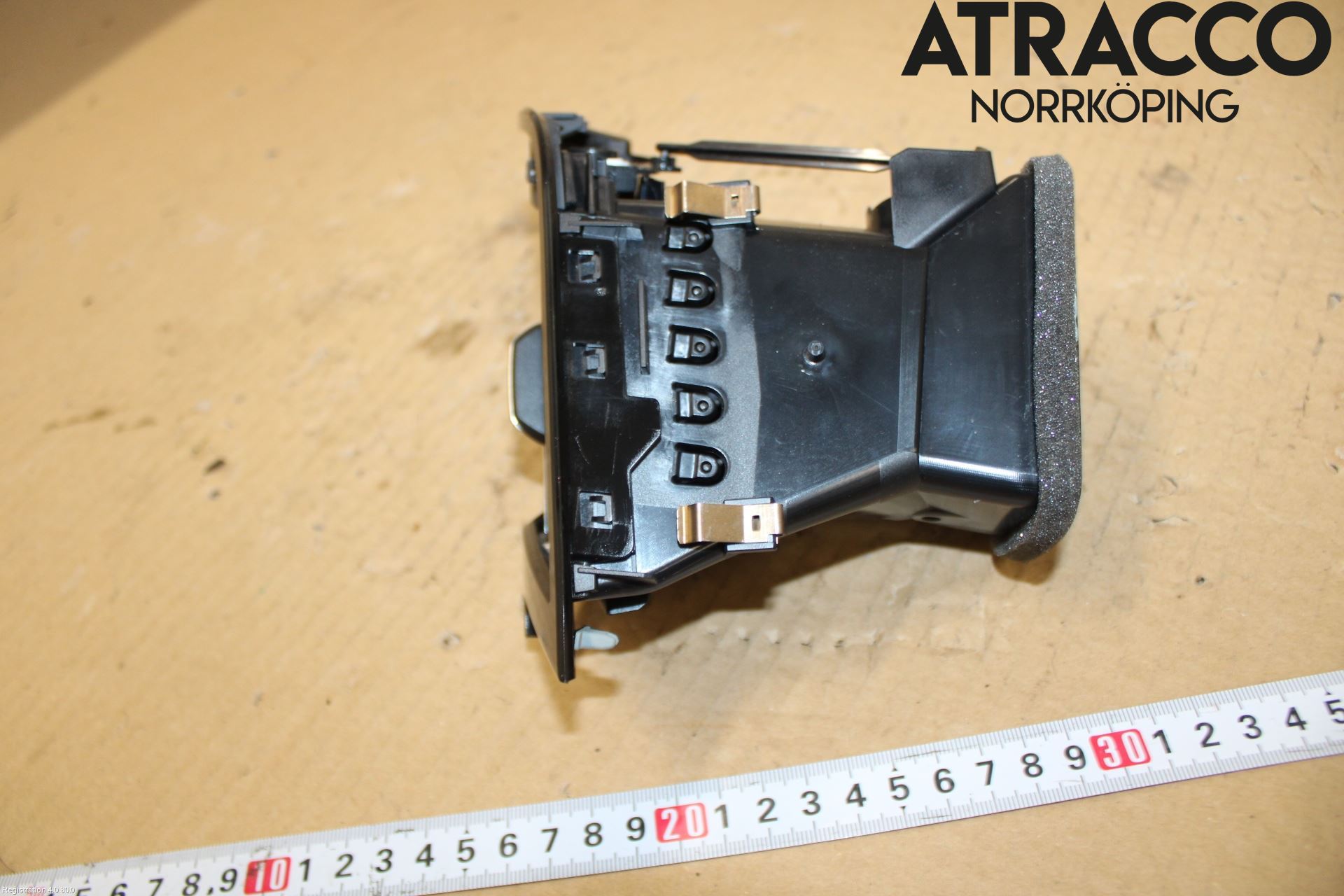 Audi Q3 F3 19- Dashbord Kanal - Dyse