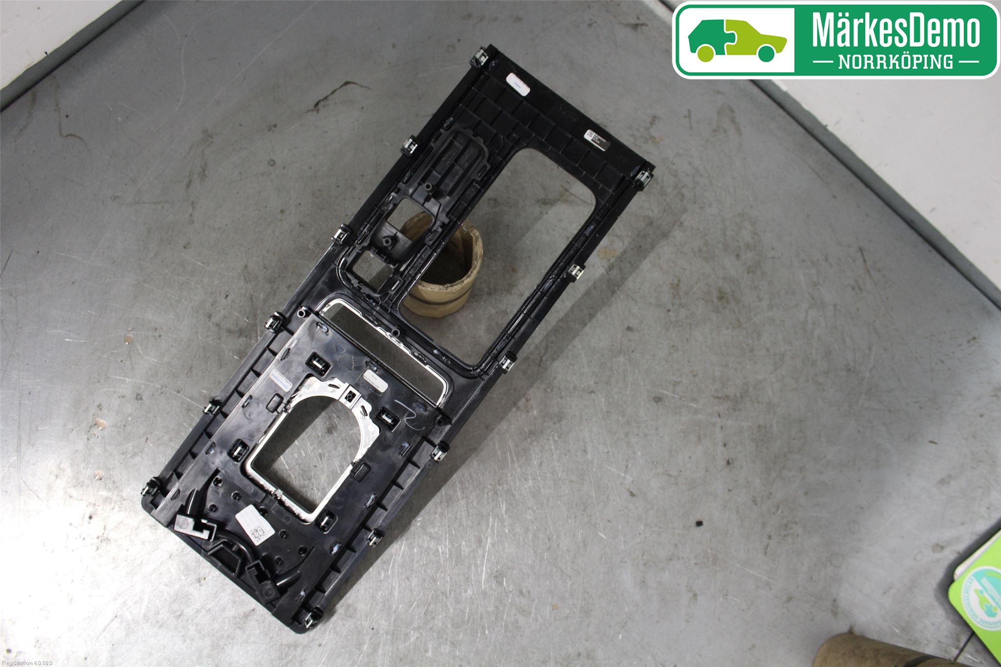 Jaguar XE (X760) 15-24 Instrumentkonsoll Midt