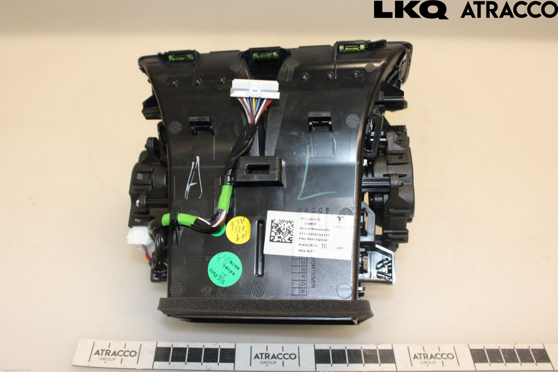 Tesla MODEL 3 17- Dashbord Kanal - Dyse